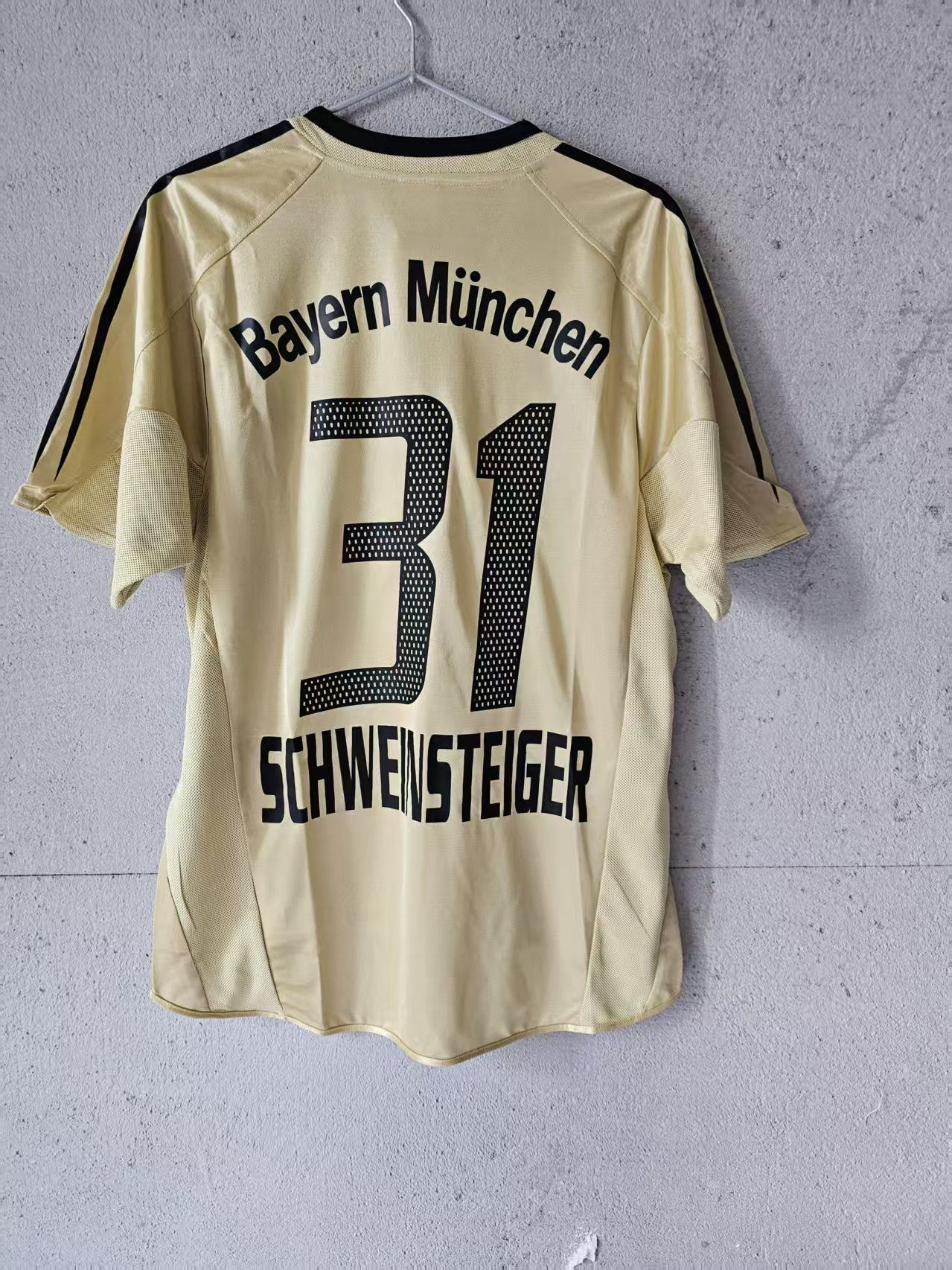Other 2004 2005 Bayern Munich #31 Schweinsteiger Jersey Size US L / EU 52-54 / 3 - 1 Thumbnail