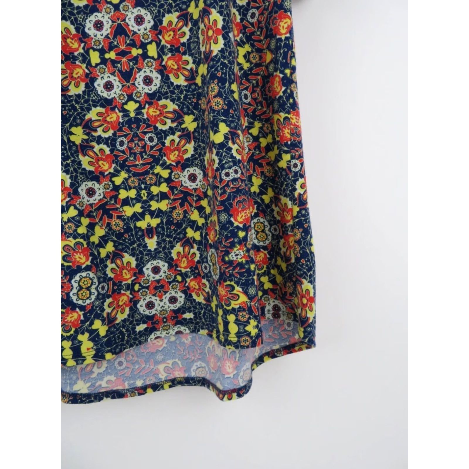 Vintage Lularoe Floral Classic T Shirt XS? No, Original Size S. Size S / US 4 / IT 40 - 3 Thumbnail