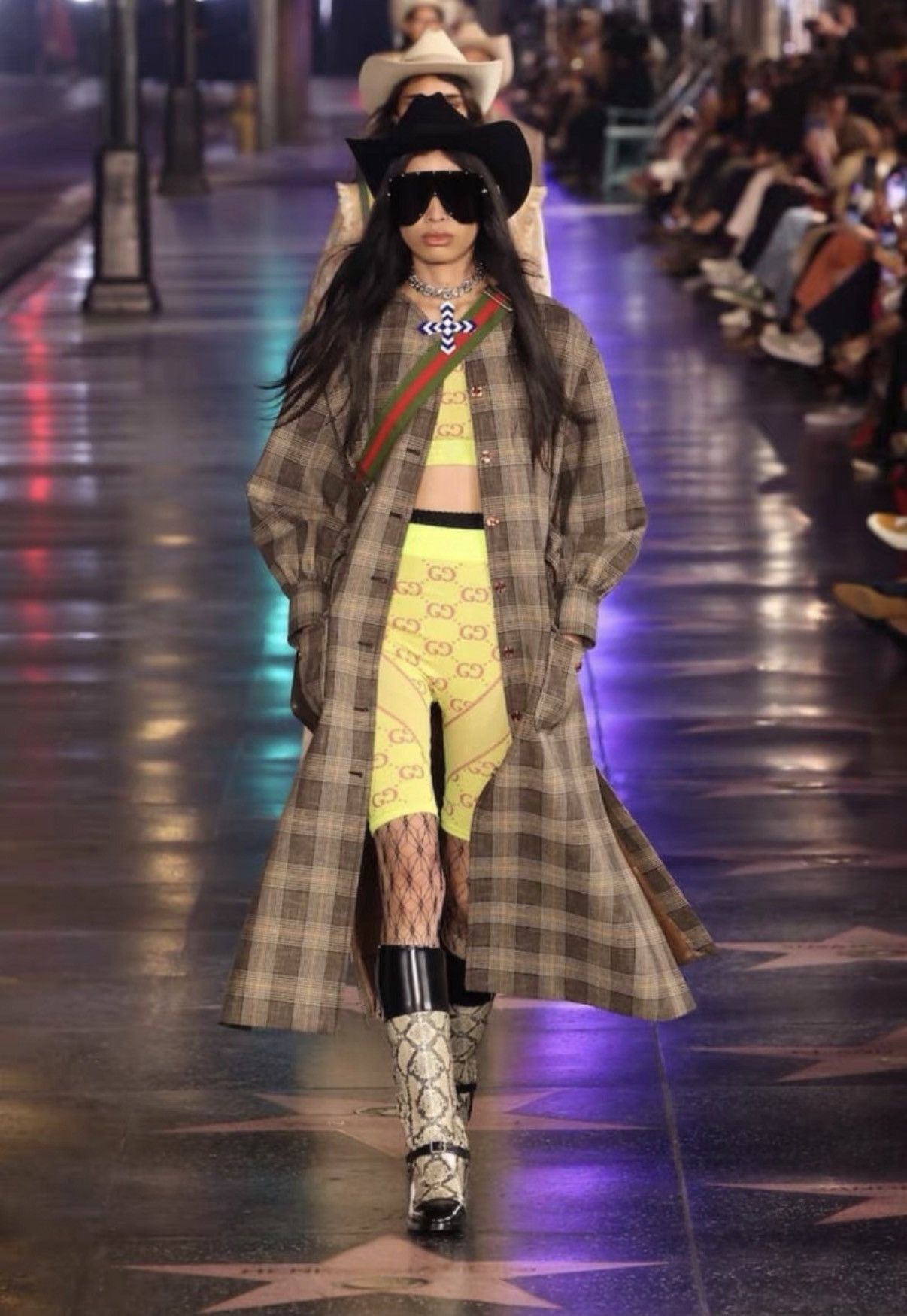 Gucci Gucci Runway Mask Oversized Sunglasses Size ONE SIZE - 8 Thumbnail