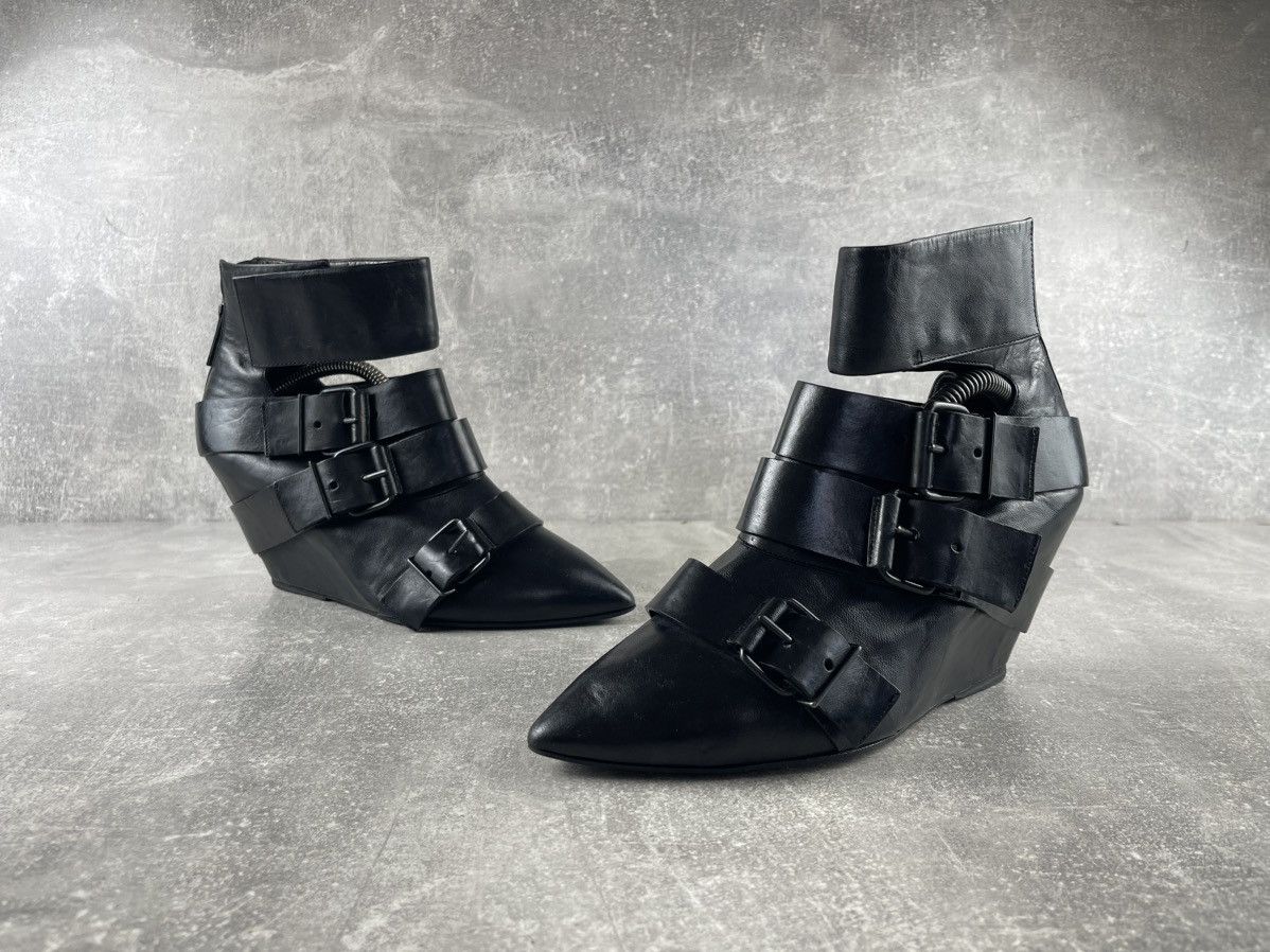Other EL Avant Garde Leather Gothic Buckle Black Wedge Ankle Boots Size US 9 / IT 39 - 4 Thumbnail