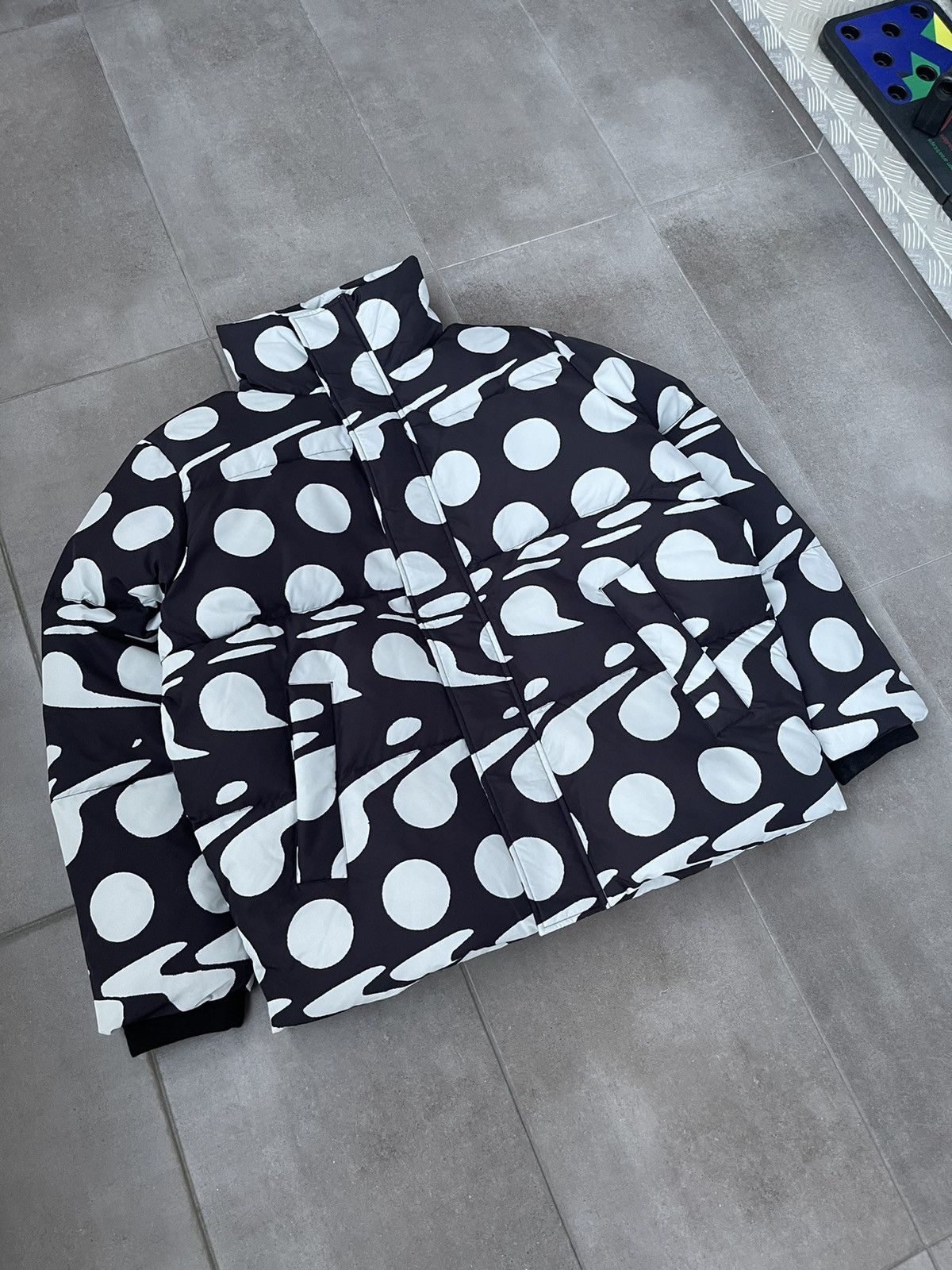 Etudes !DS! AW22 Etudes Allover Dots White Black Puffer Jacket Size US XL / EU 56 / 4 - 8 Thumbnail