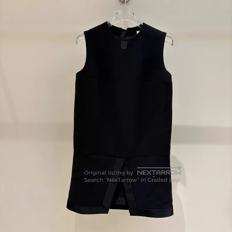 Louis Vuitton Louis Vuitton SS23 Solid Crew Neck Casual Sleeveless Dress Size XS / US 0-2 / IT 36-38 - 1 Thumbnail