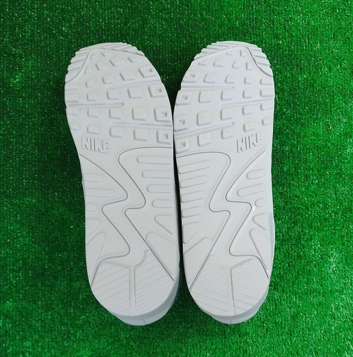Nike Sneakers Nike Air Max 90 Size US 15 / EU 48 - 9 Thumbnail