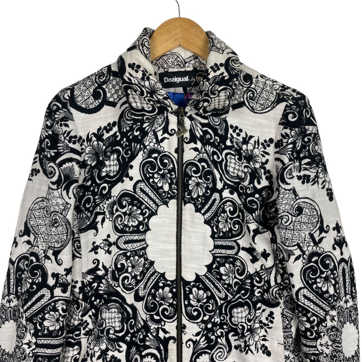Christian Lacroix × Desigual 💥BROCADE JACKET DESIGUAL BY CHRISTIAN LACROIX Size XS / US 0-2 / IT 36-38 - 4 Thumbnail