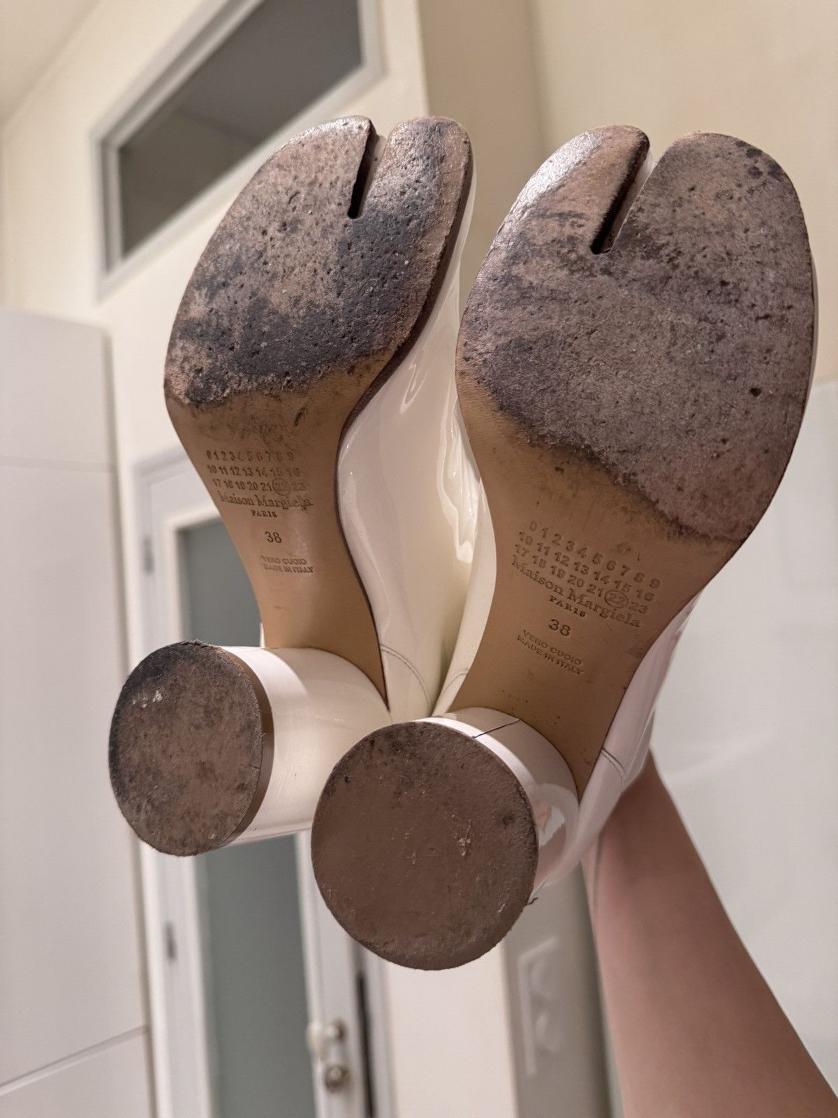 Maison Margiela Maison Margiela white patent Tabi boots 38 Size US 8 / IT 38 - 11 Thumbnail