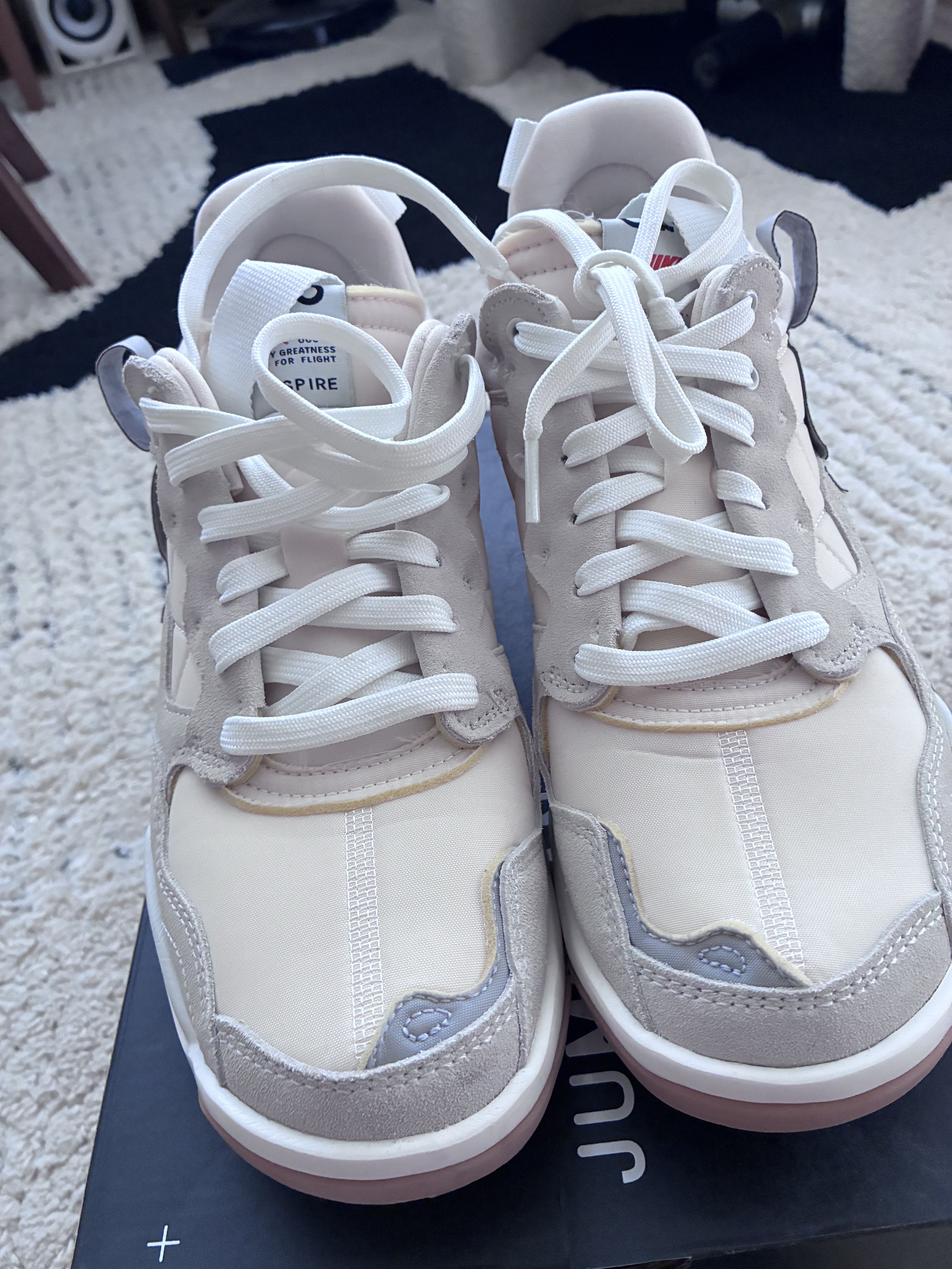 Jordan Brand Jordan MA2 Future Beginnings Summit White Camellia 9 Size US 9 / EU 42 - 6 Thumbnail