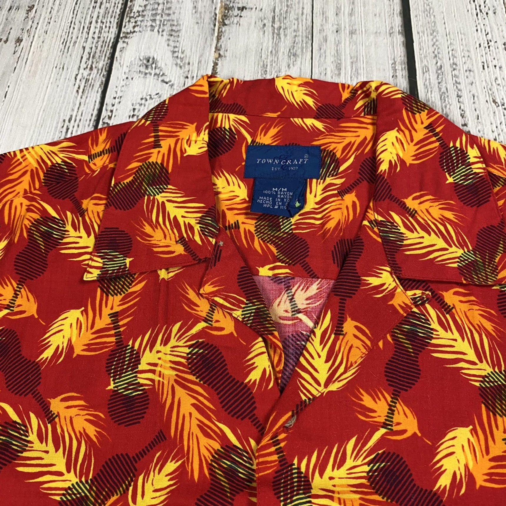 Vintage VINTAGE TownCraft Guitar Print Rayon Hawaiian Shirt M Red Button-Up Short Sleeve Loop Collar Mens Size US M / EU 48-50 / 2 - 2 Thumbnail