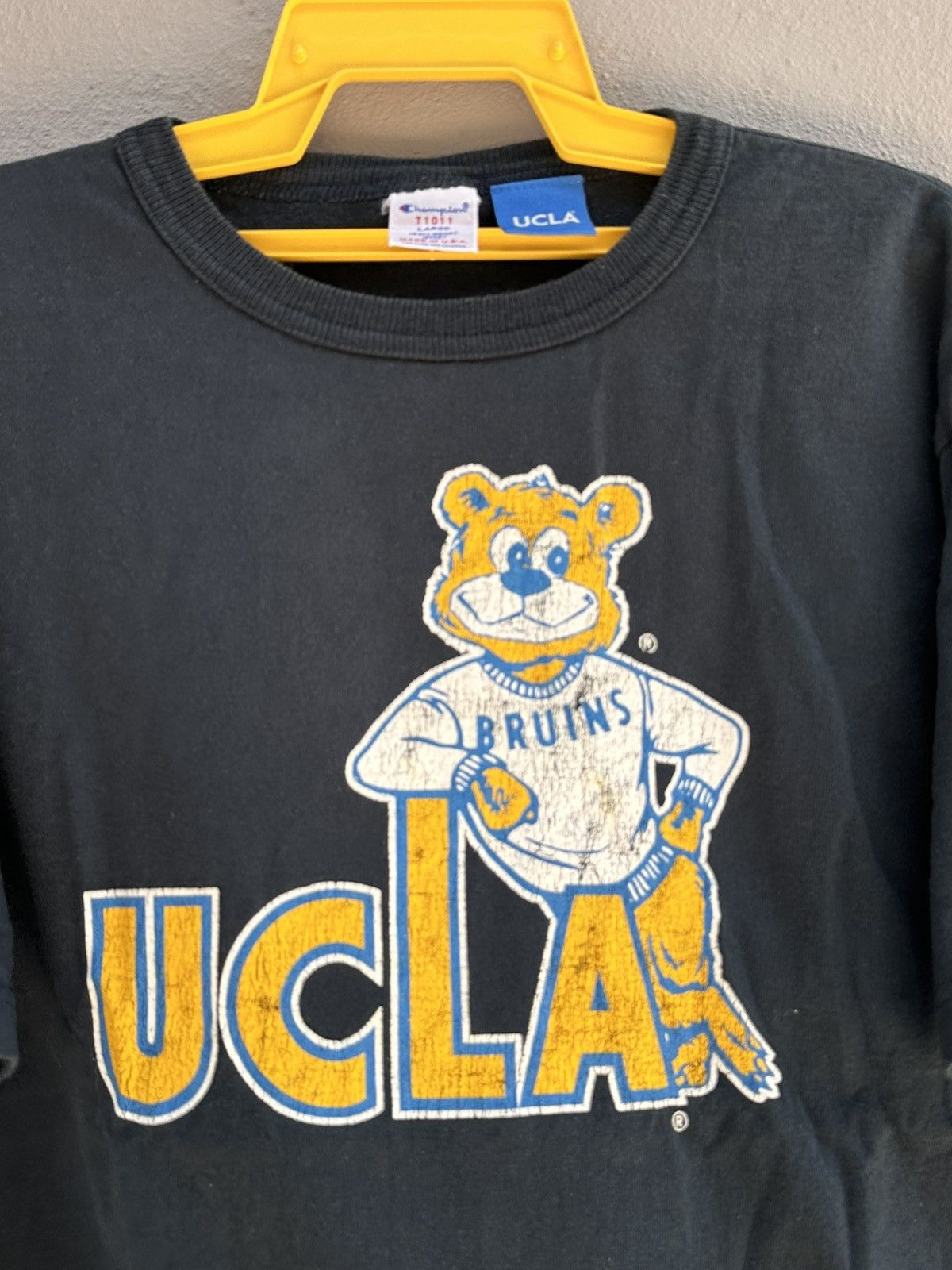 Champion Vintage Champion UCLA Bruins Bear Faded Usa Tee Size US L / EU 52-54 / 3 - 2 Thumbnail