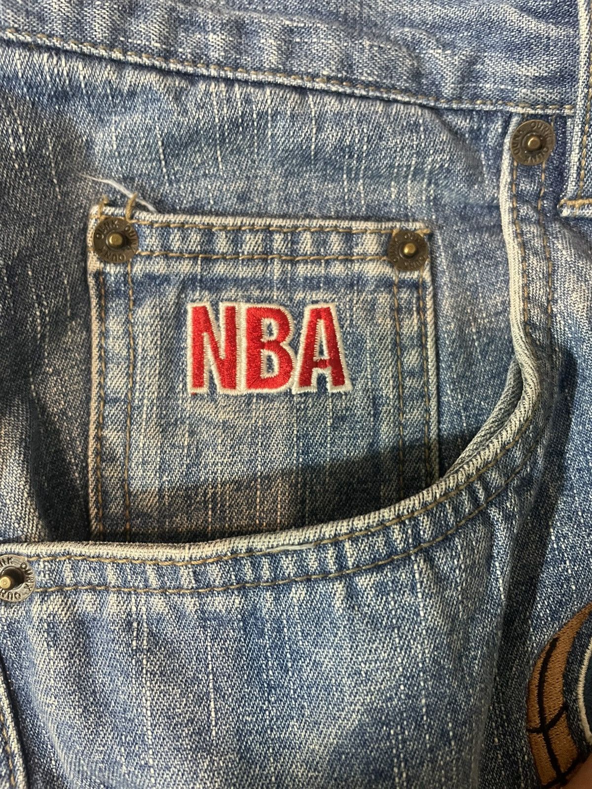 basketcase gallery 2003 Vintage NBA Patch Jeans by UNK Size US 35 - 11 Thumbnail