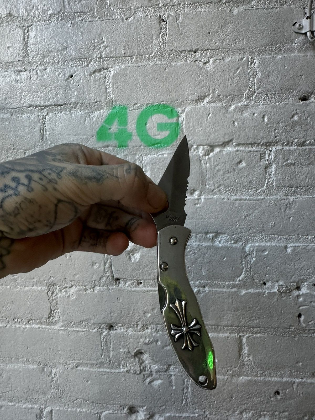 Chrome Hearts CHROME HEARTS SOLID SILVER CROSS SPYDERCO KNIFE SWITCH BLADE Size ONE SIZE - 8 Thumbnail