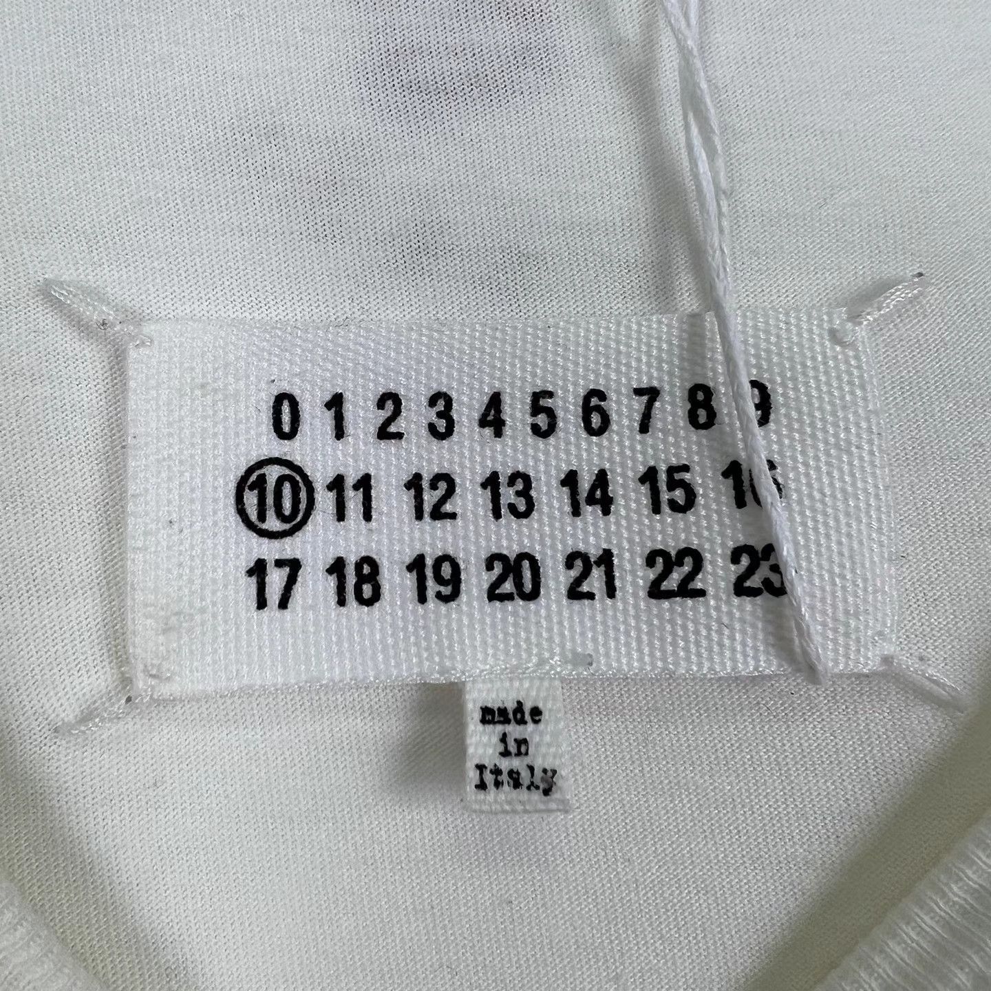 Maison Margiela Maison Margiela White Embroidered Logo Short Sleeve K12 Size US M / EU 48-50 / 2 - 6 Thumbnail