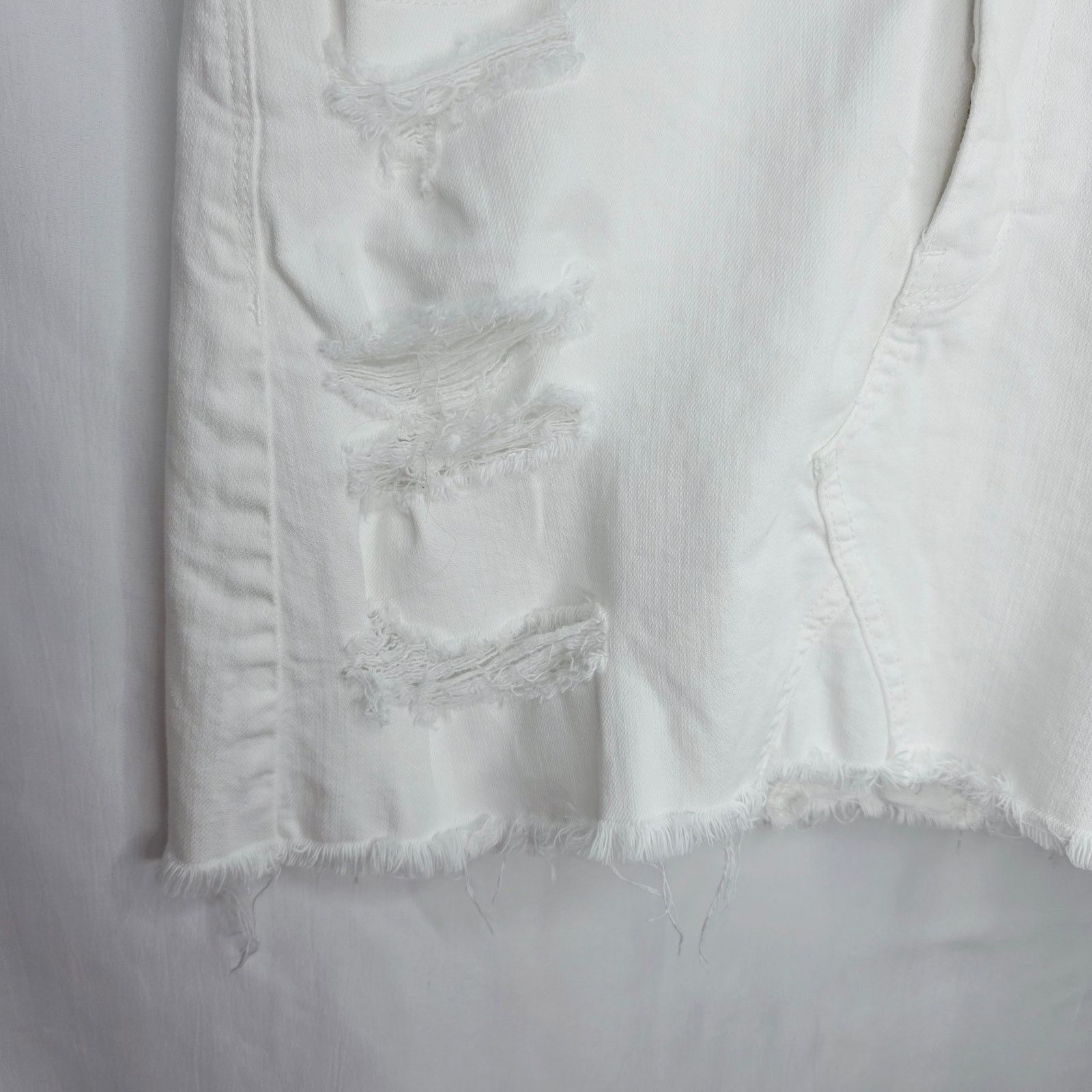 American Eagle Outfitters American Eagle Outfitters White Distressed Mini Skirt Size 32" / US 10 / IT 46 - 7 Thumbnail