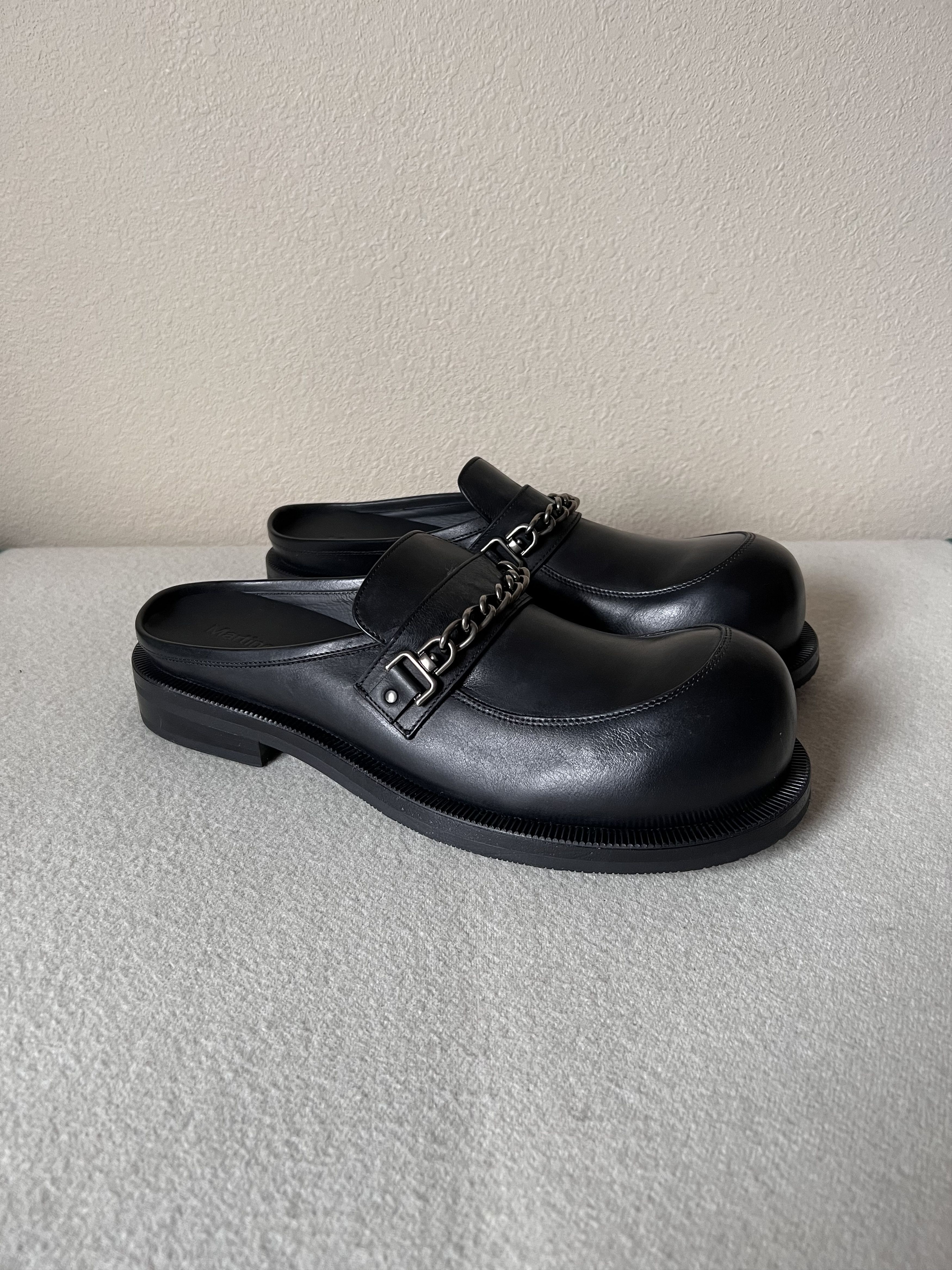 Pre-owned Bulb Toe Chain Mule Shoess In Black