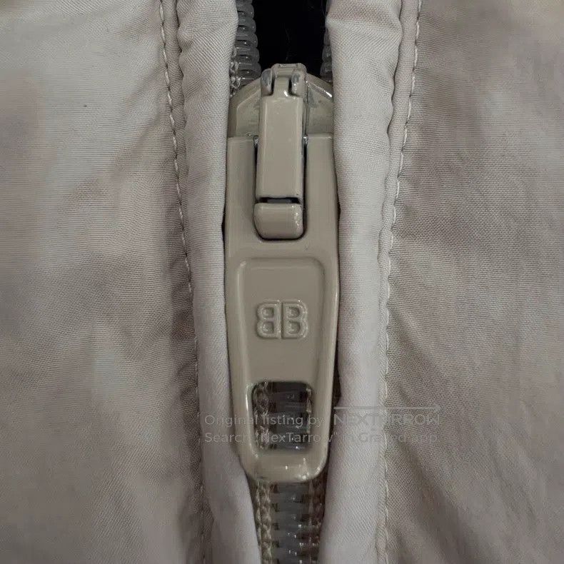 Balenciaga Balenciaga Double Hook Boomerang Bread Puffer Jacket Beige Size XS / US 0-2 / IT 36-38 - 7 Thumbnail