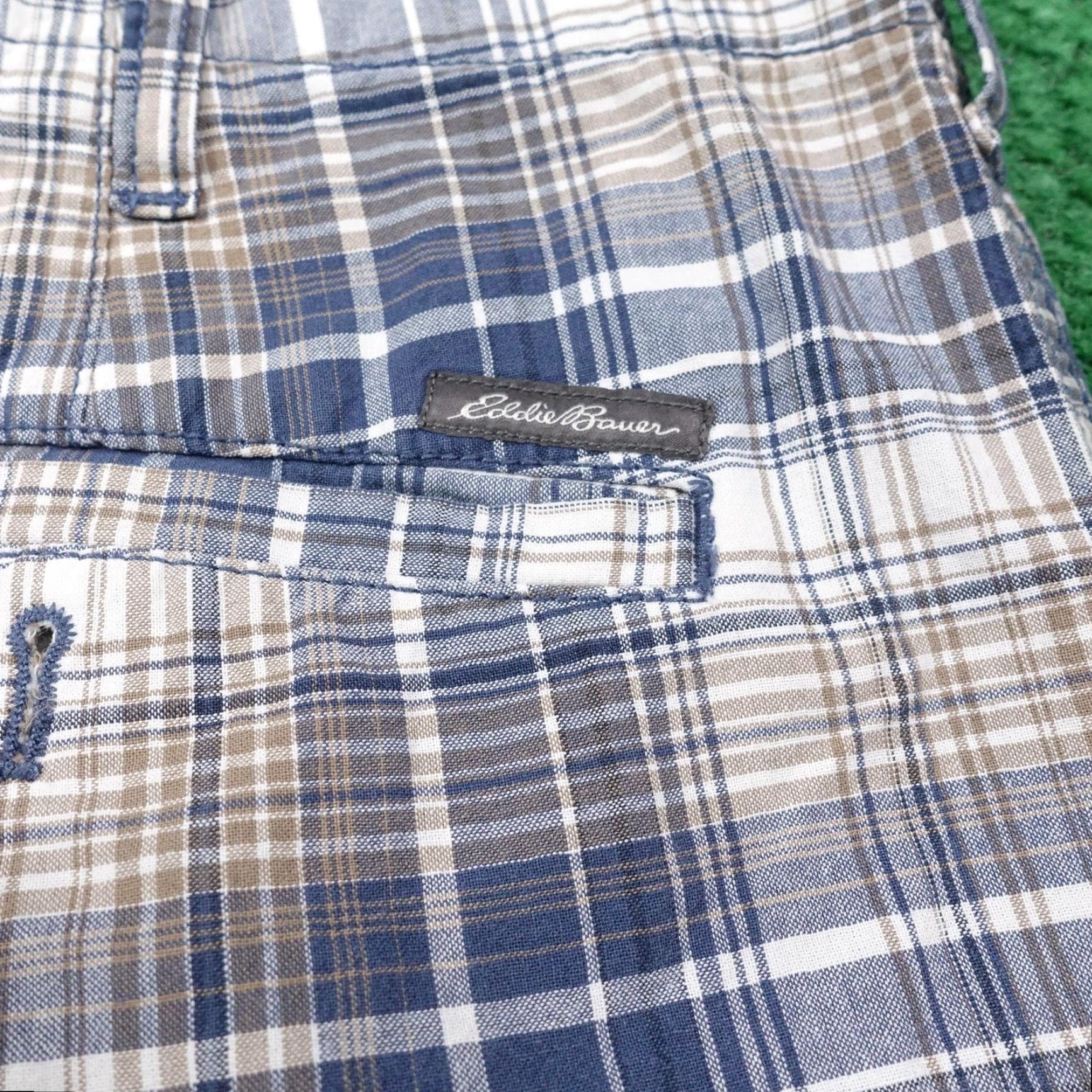 Eddie Bauer Eddie Bauer Shorts Mens 40 Blue Plaid Cargo Relaxed Cotton Canvas 10 Inseam Pockets Zip Front Flat Front Casual Summer Mens Size US 40 / EU 56 - 4 Thumbnail