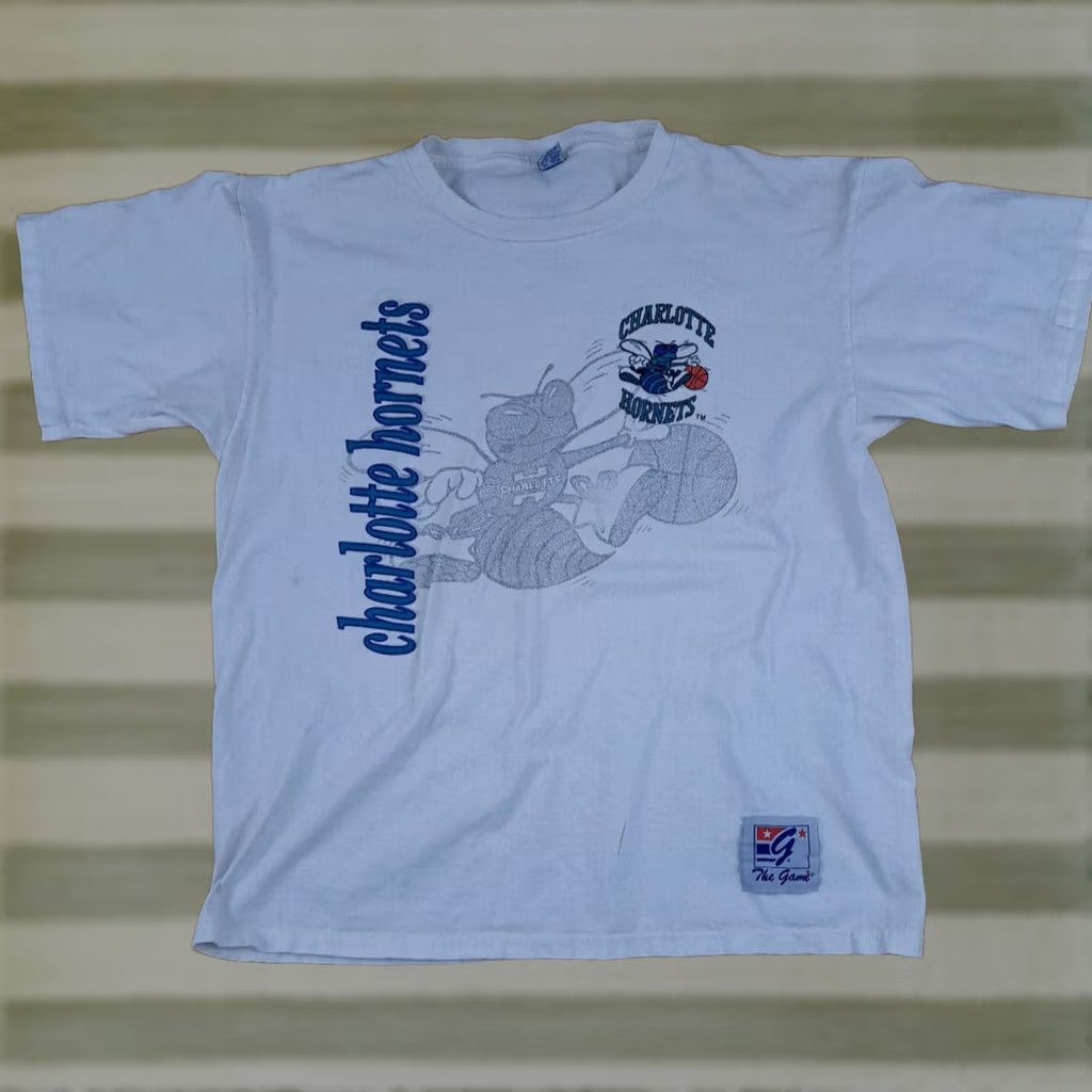 Vintage VINTAGE Charlotte Hornets T-Shirt The Game XL White USA Short Sleeve Men Size XL Size US XL / EU 56 / 4 - 1 Thumbnail