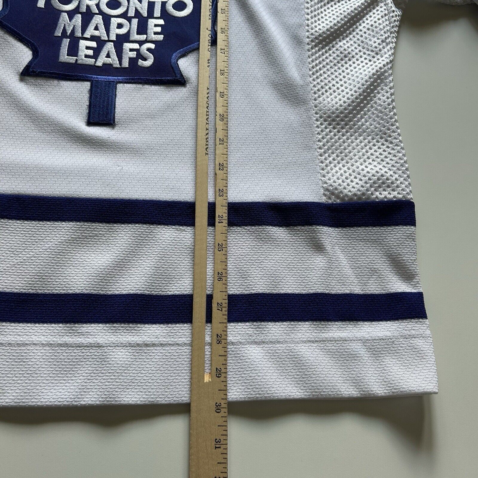 NHL Vintage Toronto Maple Leafs Embroidered CCM Hockey Jersey Size US M / EU 48-50 / 2 - 5 Thumbnail