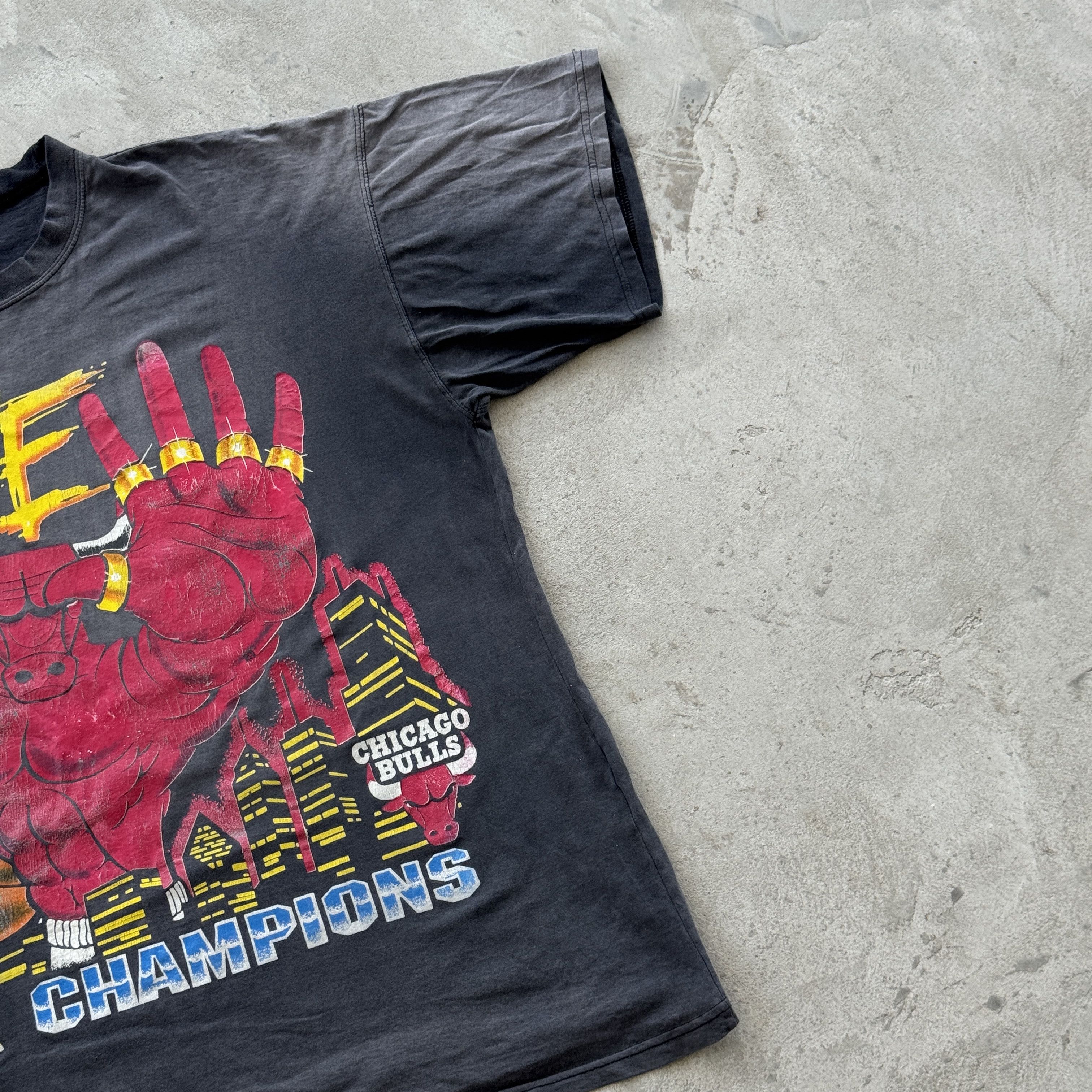 NBA Vintage 90s NBA Chicago Bulls Distressed Sun Faded Tee Shirt Size US XL / EU 56 / 4 - 2 Thumbnail
