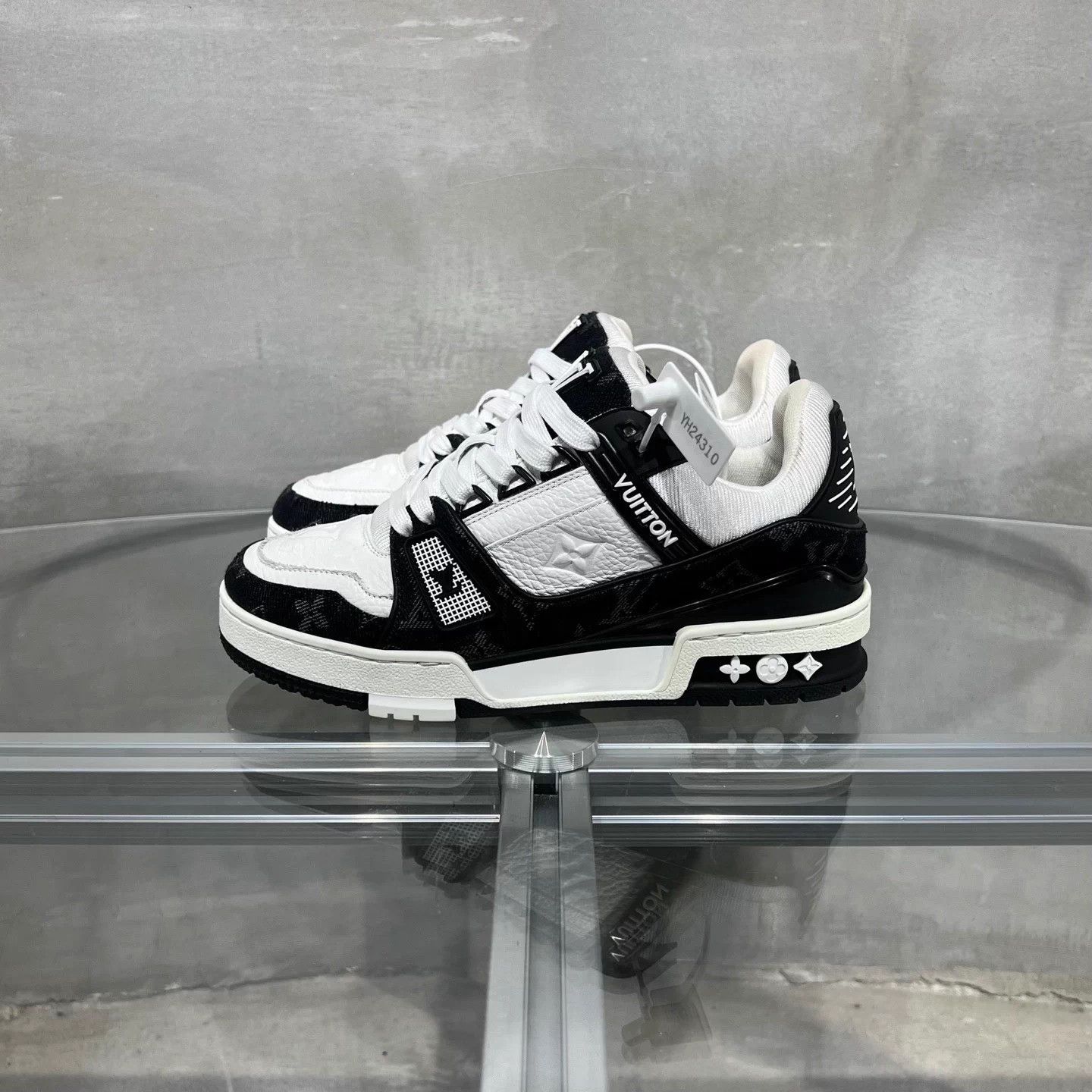 Louis Vuitton LV Trainer B&W Denim Box UK2.5 36.5 Size US 5.5 / IT 35.5 - 3 Thumbnail