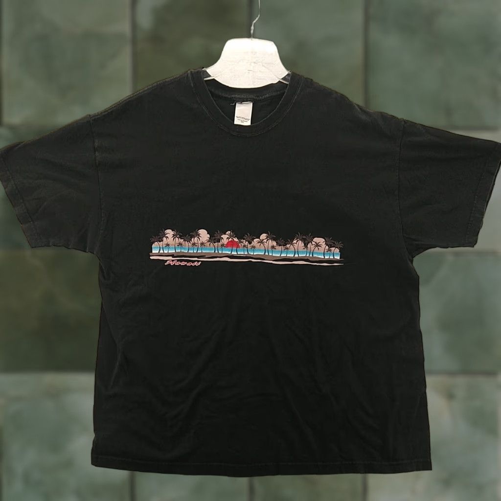 Logo 7 Vintage Hawaii 90s Black Tee Men's T-Shirt Short Sleeve Sz 2XL Beach Logo USA Size US XXL / EU 58 / 5 - 1 Thumbnail