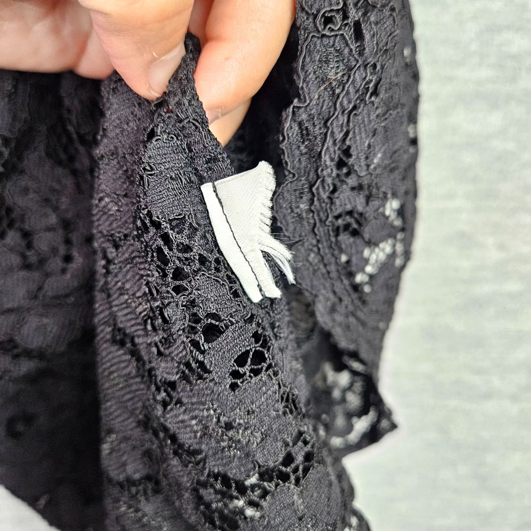 Boden Boden Blouse Women Black Lace Long Sleeve Keyhole Tie Back Size 10 Regular Knit Polyester Solid Vintage No Size L / US 10 / IT 46 - 6 Thumbnail