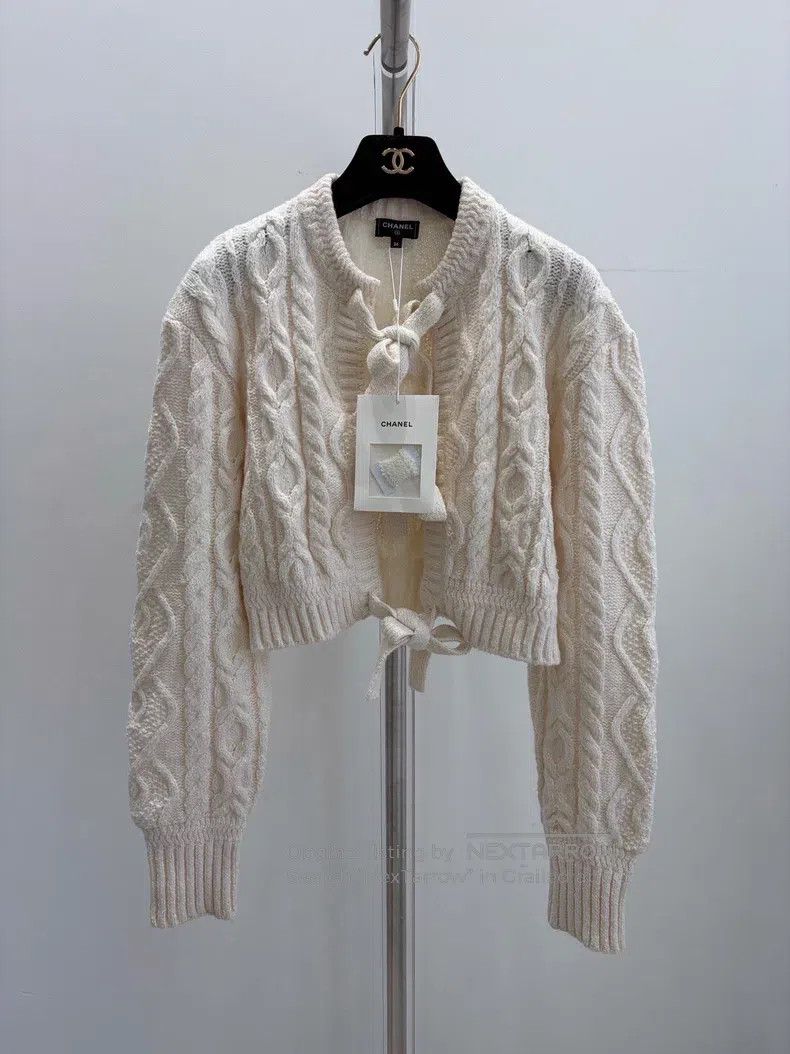 Chanel Chanel Beige bow cashmere cardigan coat Size XS / US 0-2 / IT 36-38 - 1 Thumbnail