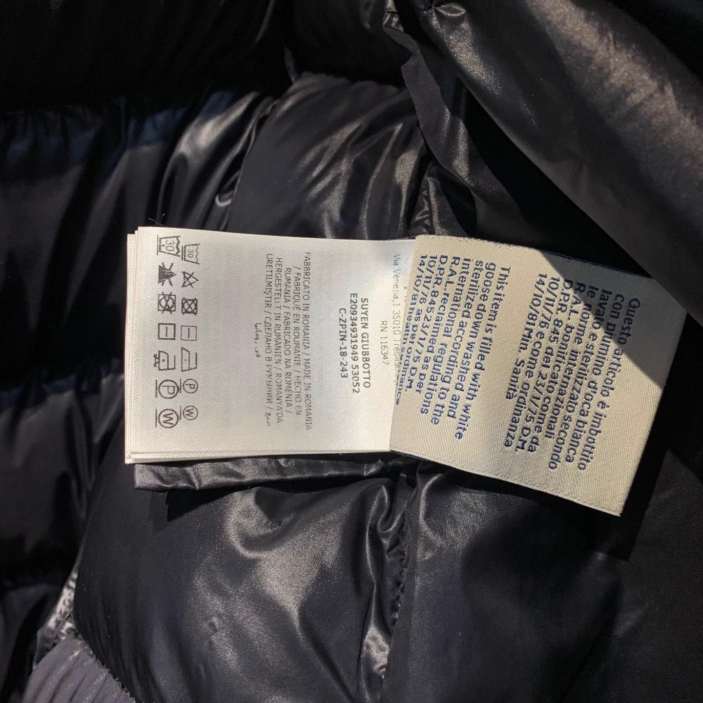 Moncler Moncler suyen side logo down jacket women's size 1 like new Size S / US 4 / IT 40 - 6 Thumbnail