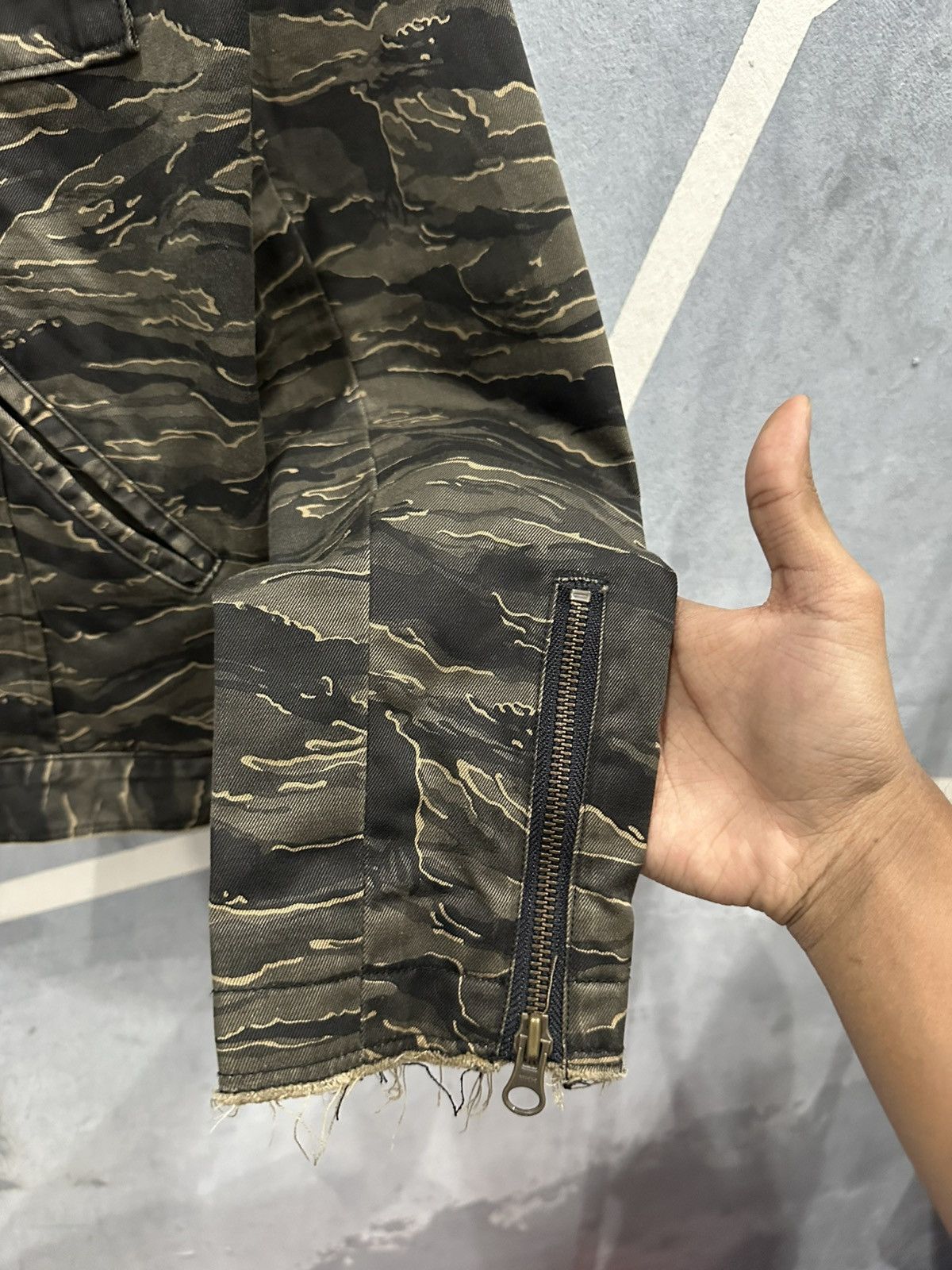 Vintage Military Tiger Stripe Camo Jacket Size US S / EU 44-46 / 1 - 12 Thumbnail