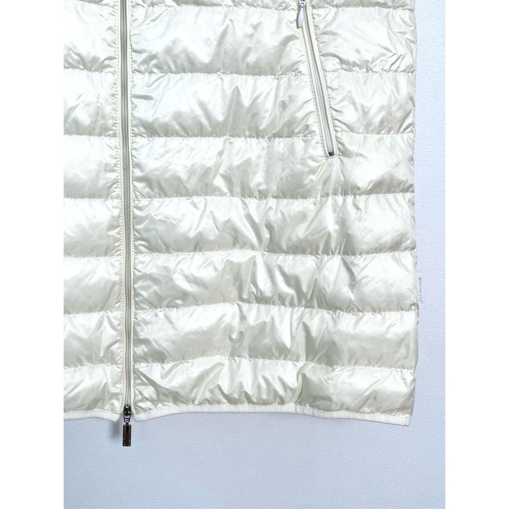 Moncler Moncler Round-Neck Zipper Sleeveless Down Vest (Size 0) Size XS / US 0-2 / IT 36-38 - 4 Thumbnail