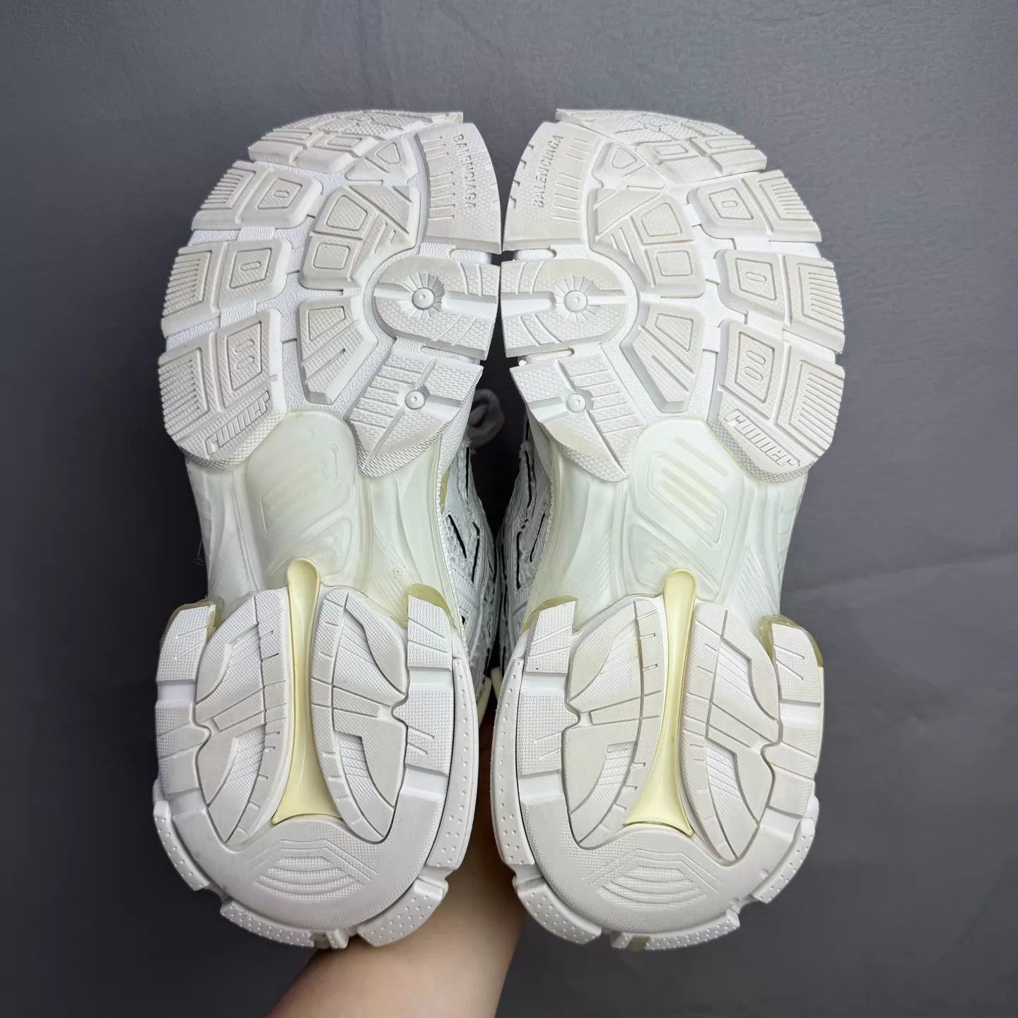 Balenciaga Balenciaga Runner White Distressed 38 98 New Size US 8 / IT 38 - 6 Thumbnail