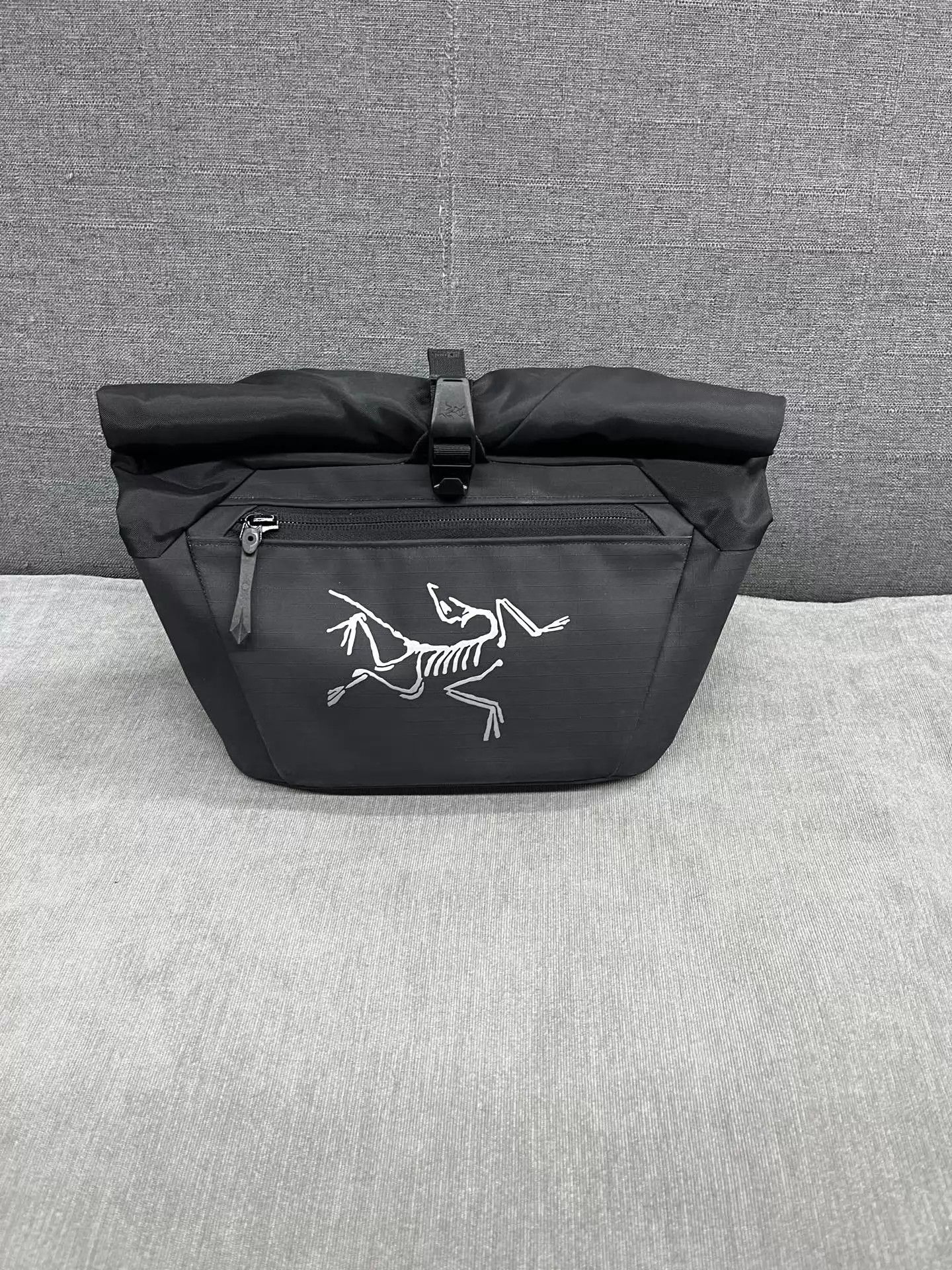 Arc'teryx Arcteryx Waterproof Minimalist Nylon Handbag Large Size ONE SIZE - 1 Thumbnail