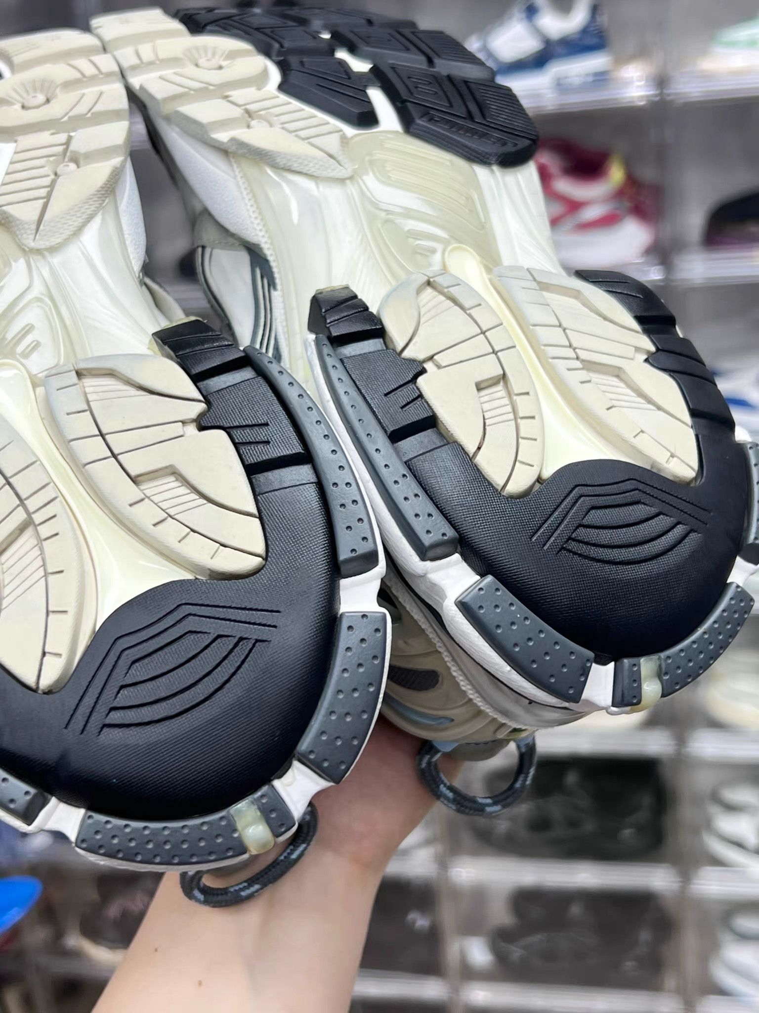 Balenciaga Balenciaga Runner Sneakers K15 Size US 8 / EU 41 - 9 Thumbnail