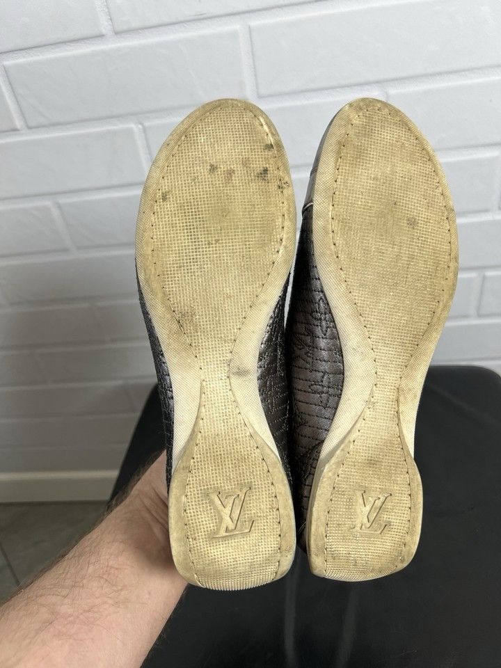 Louis Vuitton Louis Vuitton Women's Leather Sneakers Silver Size 38 Size US 8 / IT 38 - 8 Thumbnail