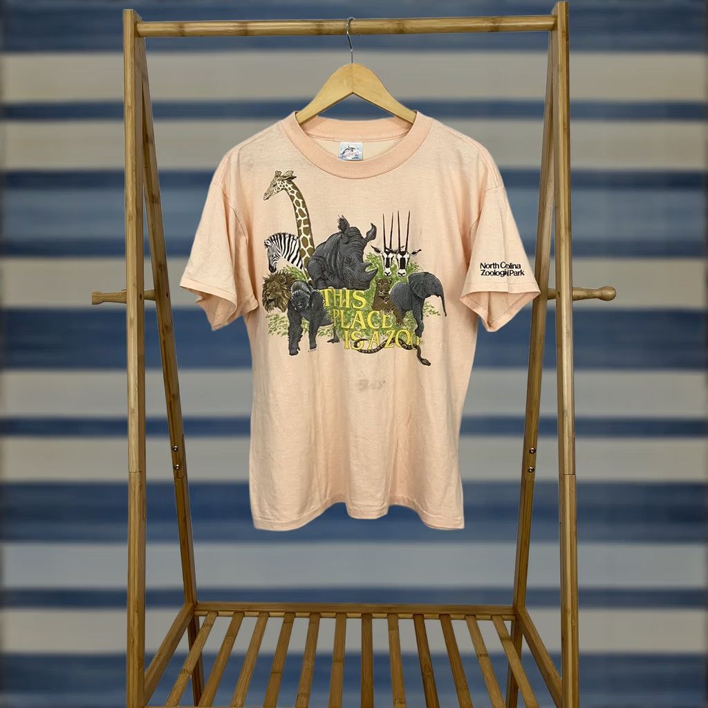 Vintage VTG 80s North Carolina Zoological Park This Place Is A Zoo Peach T-Shirt L USA Mens Harlequin Size US L / EU 52-54 / 3 - 1 Thumbnail