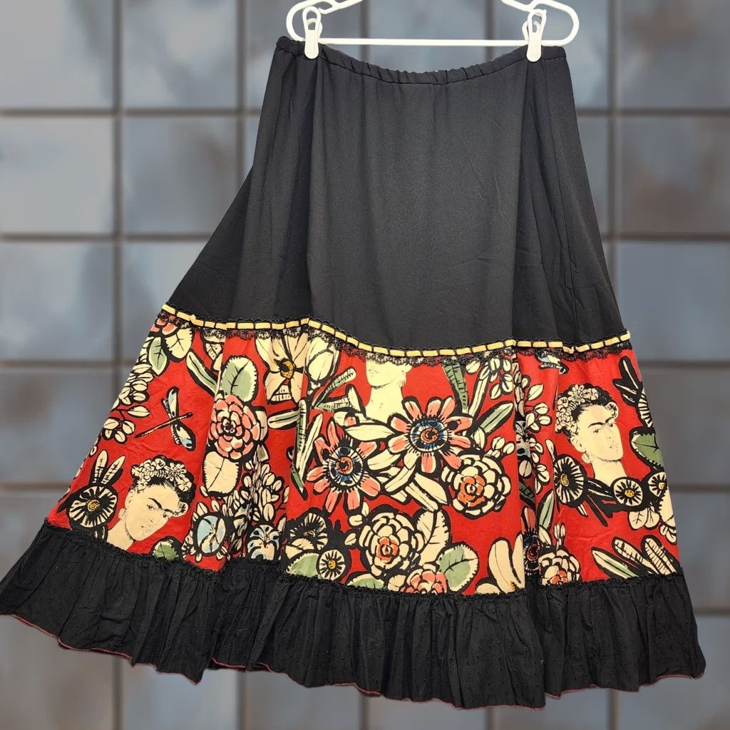 Folk Melate Frida Kahlo Art Print Skirt Womens XL Black Red Folk Art Back Zip Skirt Midi Flare Zip Womens XL Black Red Frida Kahlo Art Print Skirt Size 40" / US 18 - 1 Thumbnail
