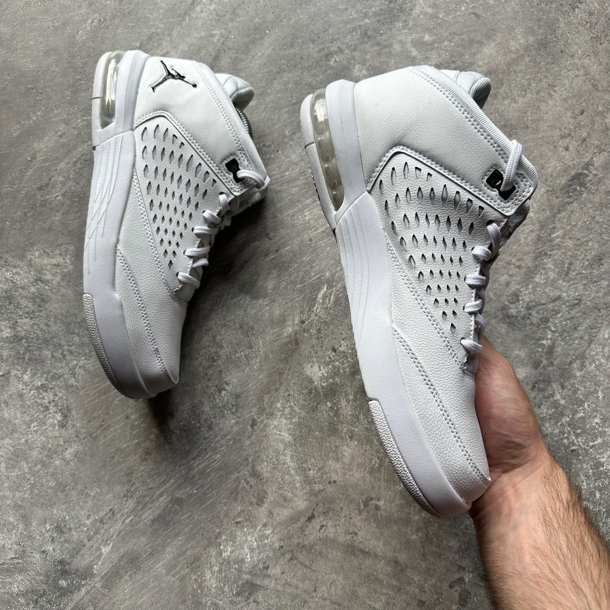 Jordan Brand × Nike Nike Jordan Max Aura 5 White/Black Size US 9.5 / EU 42-43 - 2 Thumbnail