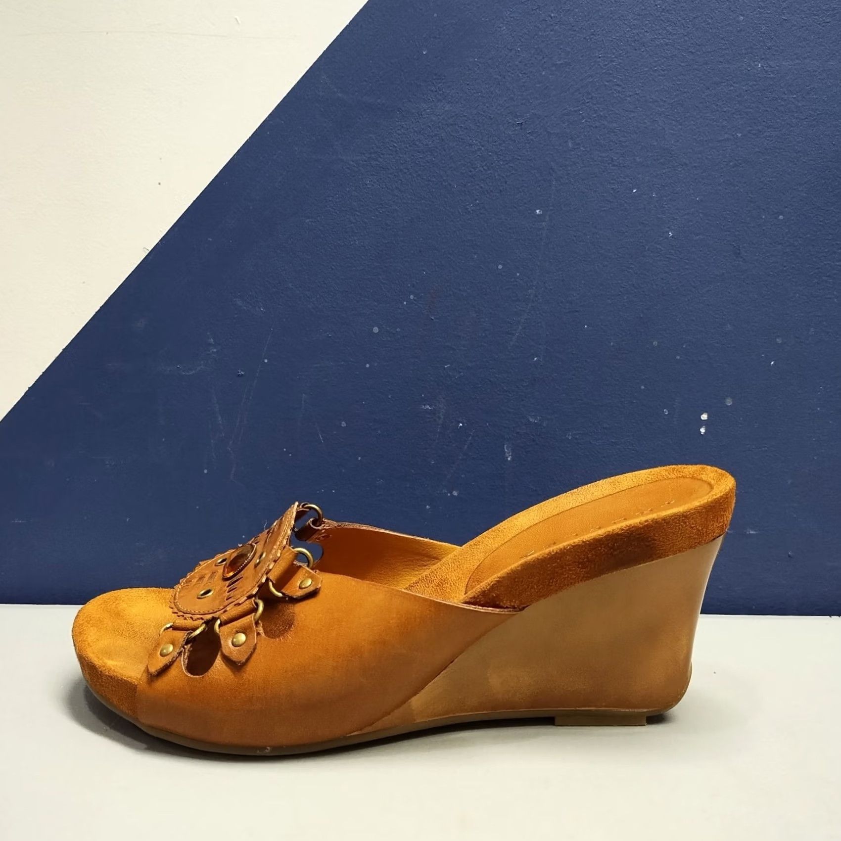 Camel Truflex Wedge Sandal Womens 9.5M Brown Leather GF-Fred Tuscan Camel Bronze EUC Size US 10 / IT 40 - 4 Thumbnail