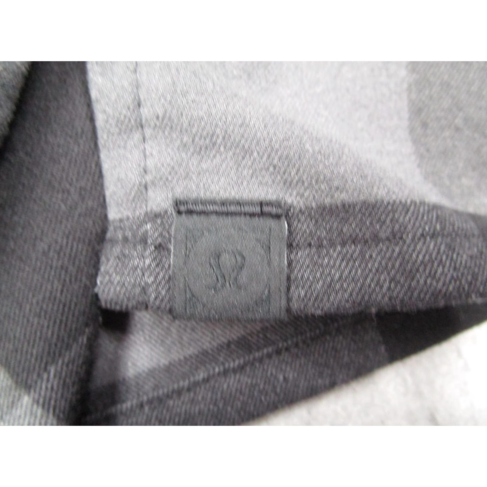 Lululemon Lululemon Athletica Shirt Mens Large Gray Plaid Long Sleeve Button Up Casual Size US L / EU 52-54 / 3 - 3 Thumbnail