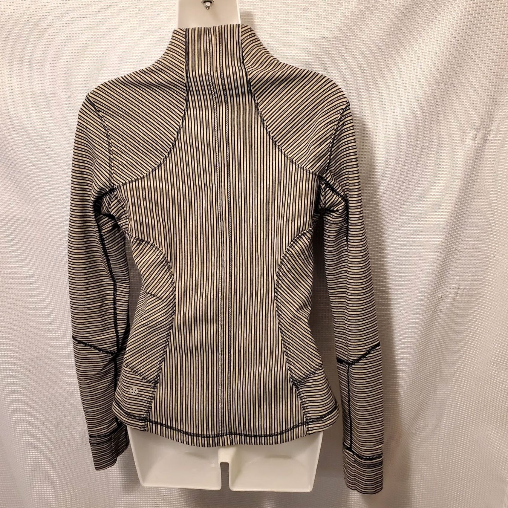 Lululemon Lululemon Womens Jacket Forme Navy Blue Stripes Rose Gold Zip Stretch Sz 6 Size M / US 6-8 / IT 42-44 - 3 Thumbnail