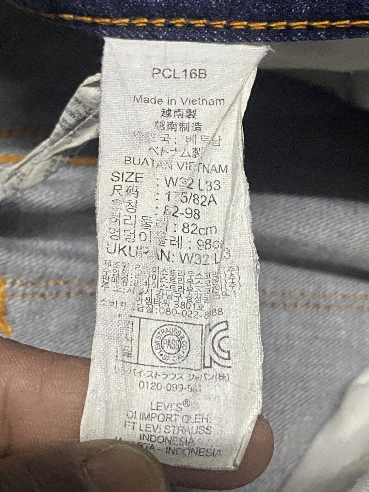 Levi's Vintage Levis 504 Fade Wash Distressed Straight Loose Jeans Size US 32 / EU 48 - 22 Thumbnail