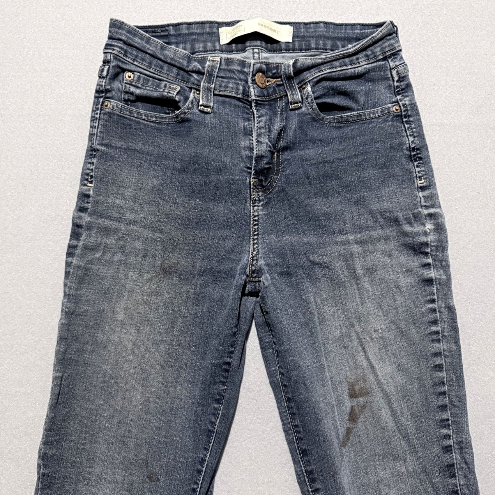 Levi's Signature Gold by Levi Strauss Mid Rise Bootcut Jeans Blue Denim Women's 2 XS 26x32 Y2K Gold Logo Button Zip Inseam 30 Vintage No Size 26" / US 2 / IT 38 - 3 Thumbnail