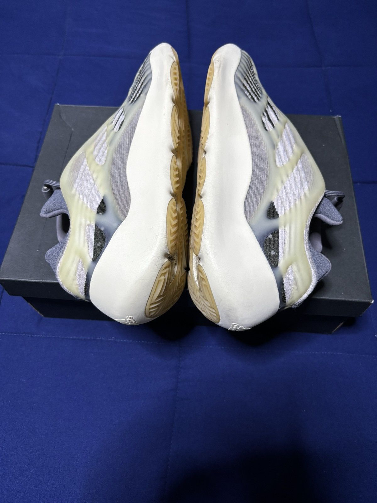 Adidas Adidas Yeezy 700 V3 Fade Salt 2022 Size 11 Size US 11 / EU 44 - 2 Thumbnail