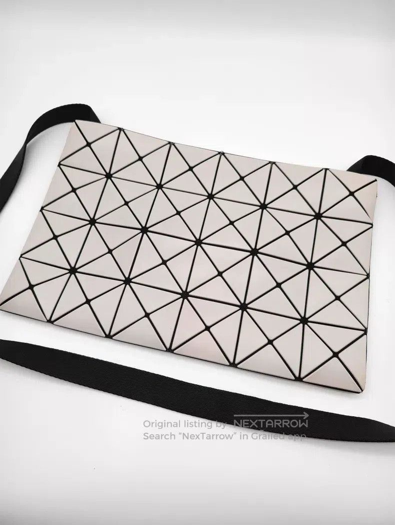 Issey Miyake Issey Miyake White Rhombus Shoulder Bag Size ONE SIZE - 1 Thumbnail