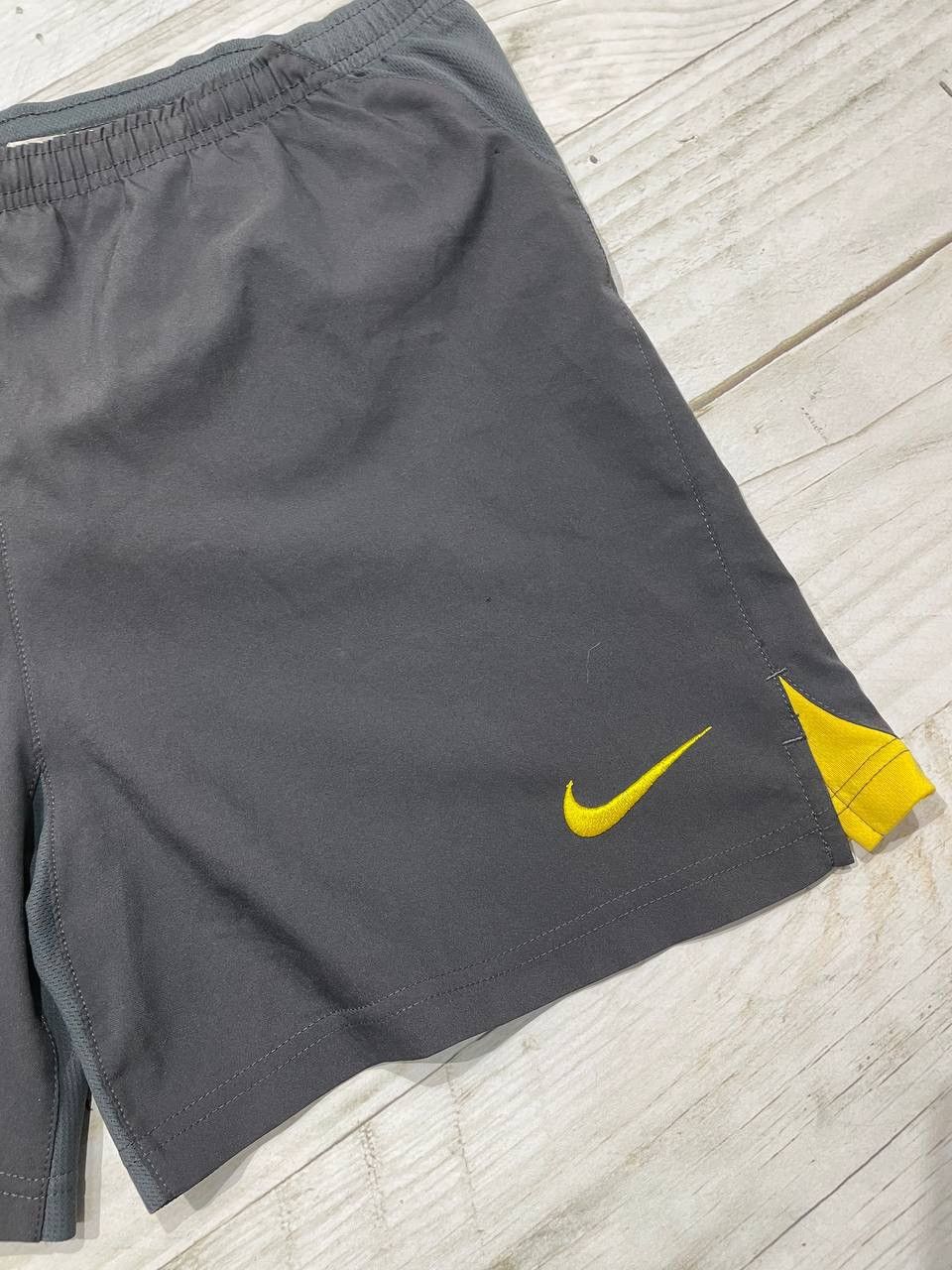 Nike Vintage Nike Arsenal 2005 2006 Away Football Soccer Shorts Size US 30 / EU 46 - 3 Thumbnail