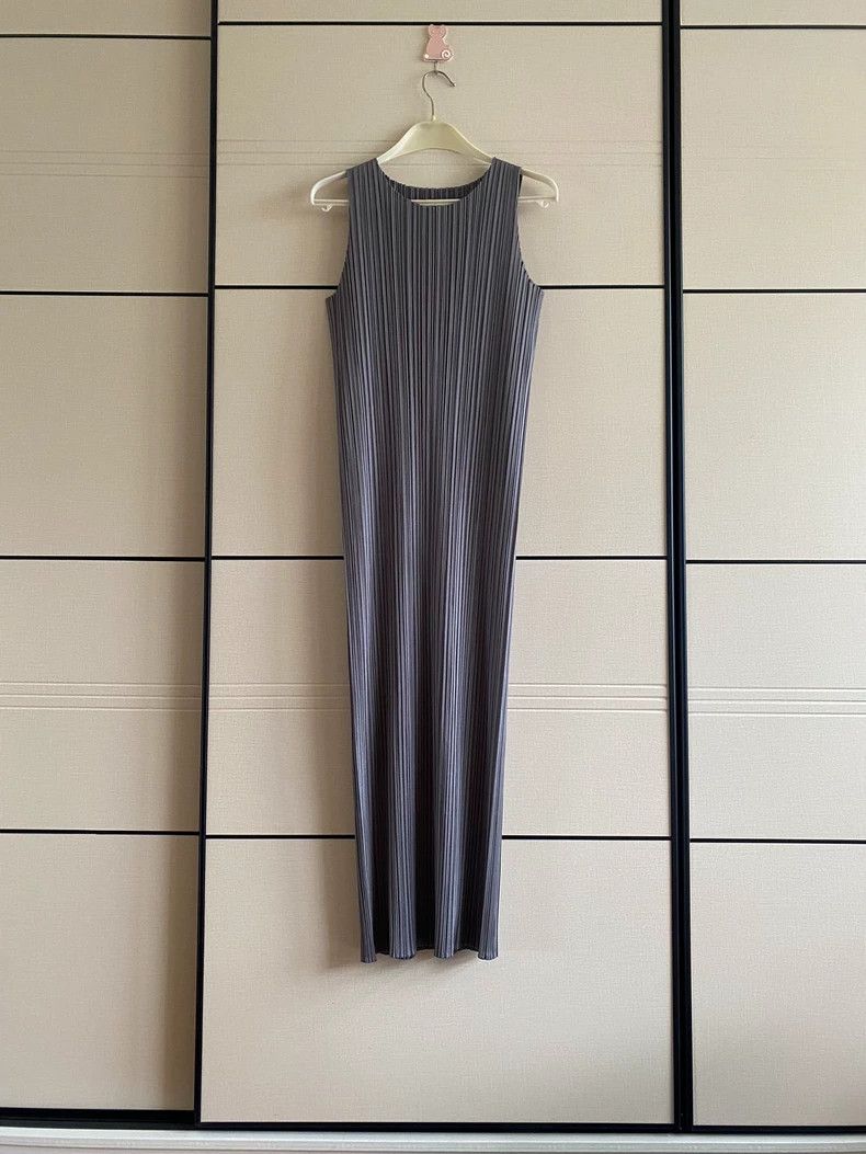Issey Miyake Issey Miyake size:3 Classic dark grey dress Size M / US 6-8 / IT 42-44 - 1 Thumbnail
