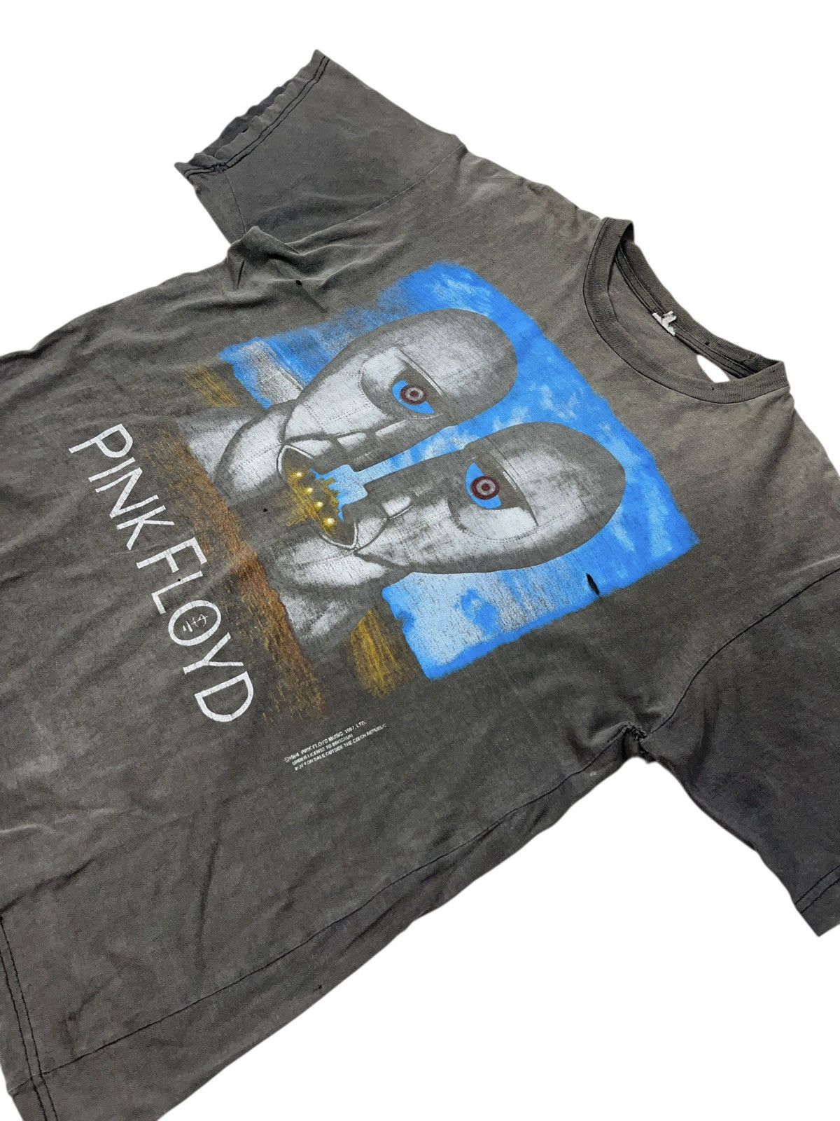 Pink Floyd Vintage 1994 Pink Floyd The Division Bell Distressed T-shirt Size US L / EU 52-54 / 3 - 21 Thumbnail
