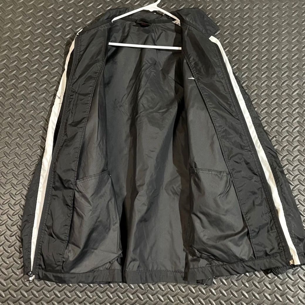 Nike VINTAGE Nike Black White Track Jacket Windbreaker Full Zip Men M Size US M / EU 48-50 / 2 - 3 Thumbnail