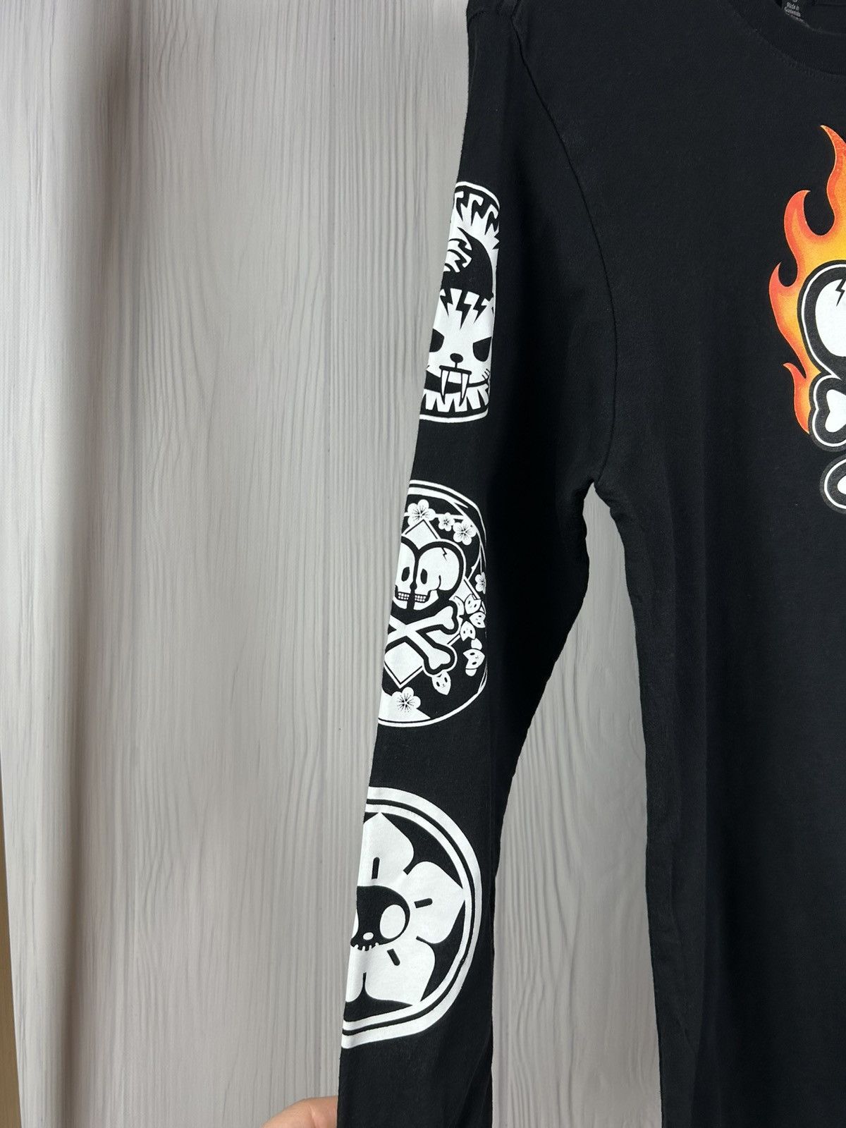 tokidoki TKDK Tokidoki Skull & Bones Flame Graphic Longsleeve Size M Size US M / EU 48-50 / 2 - 6 Thumbnail