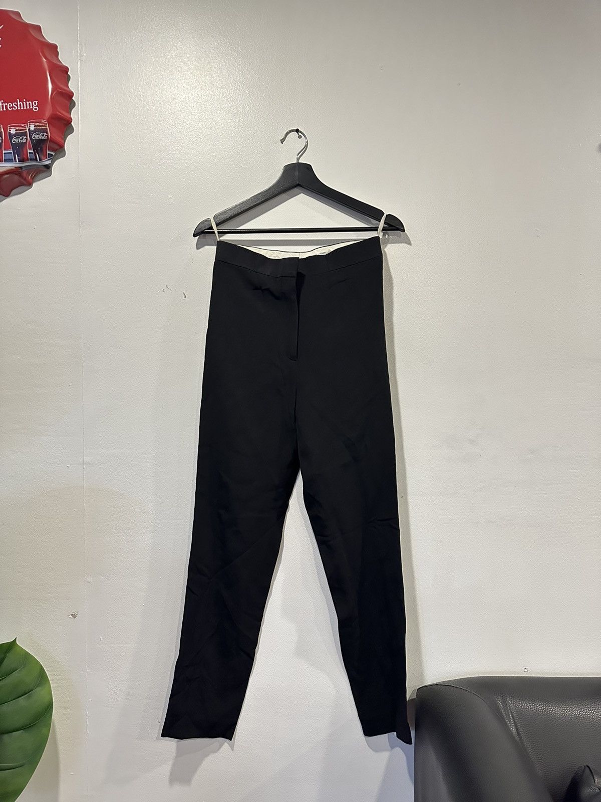 新品【CELINE】MODEL DEPOSE ストレートパンツ36 ブラック 新品【CELINE】MODEL DEPOSE ストレートパンツ36 ブラック