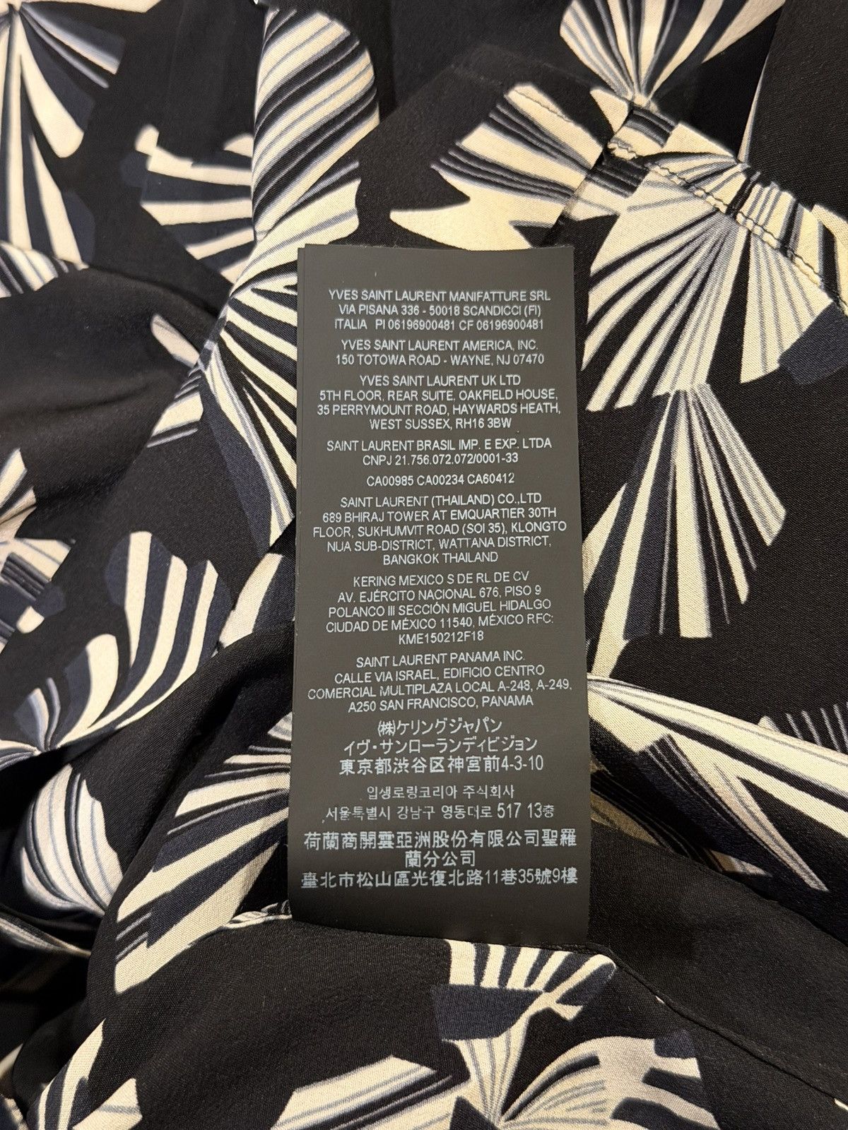 Saint Laurent Paris Saint Laurent Paris Imprime Fleur Origami Print Black Shirt Size US L / EU 52-54 / 3 - 15 Thumbnail